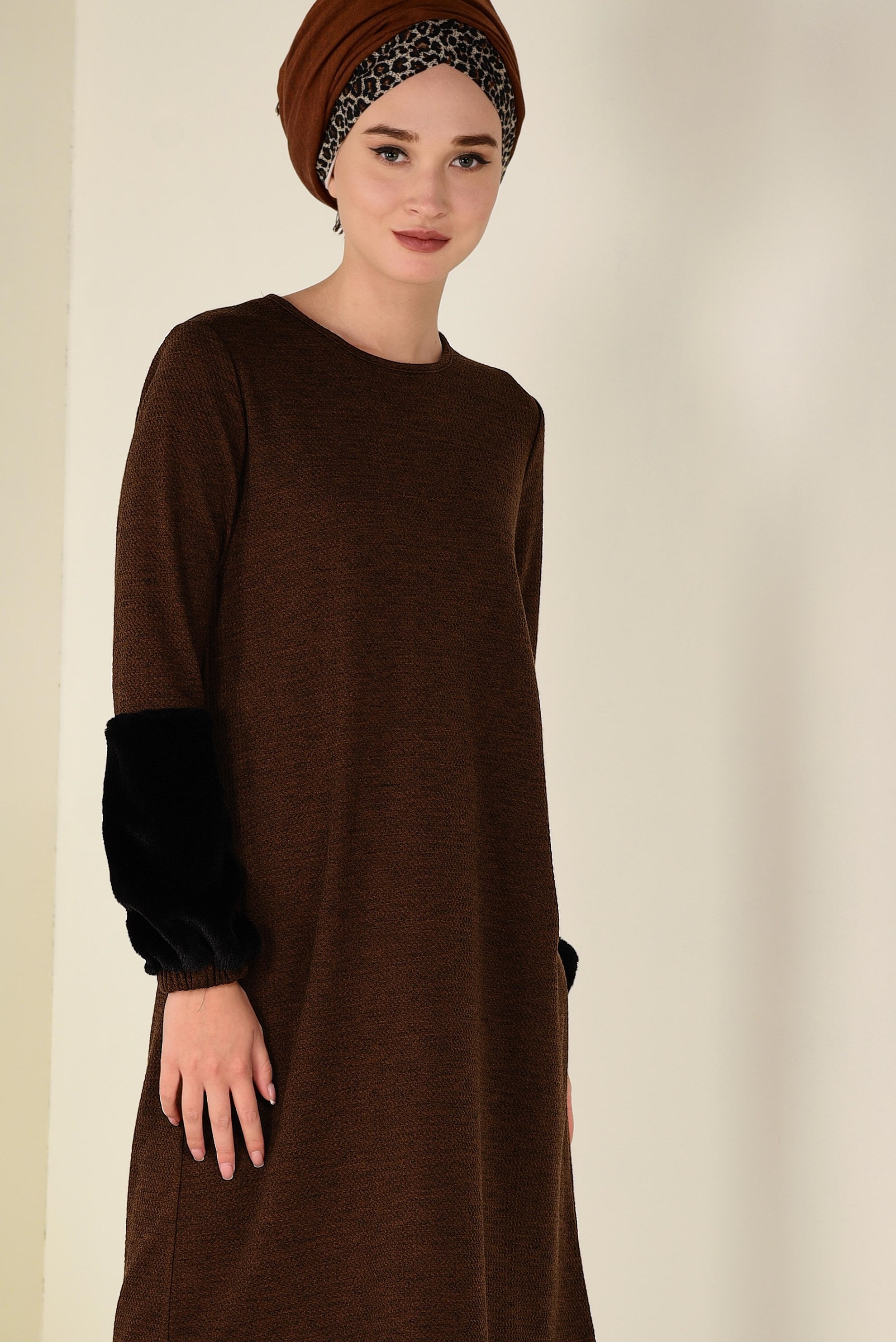 Tesettür giyim BAKIR / BRONZ KOLLARI YÜN DETAYLI TUNİK 4582