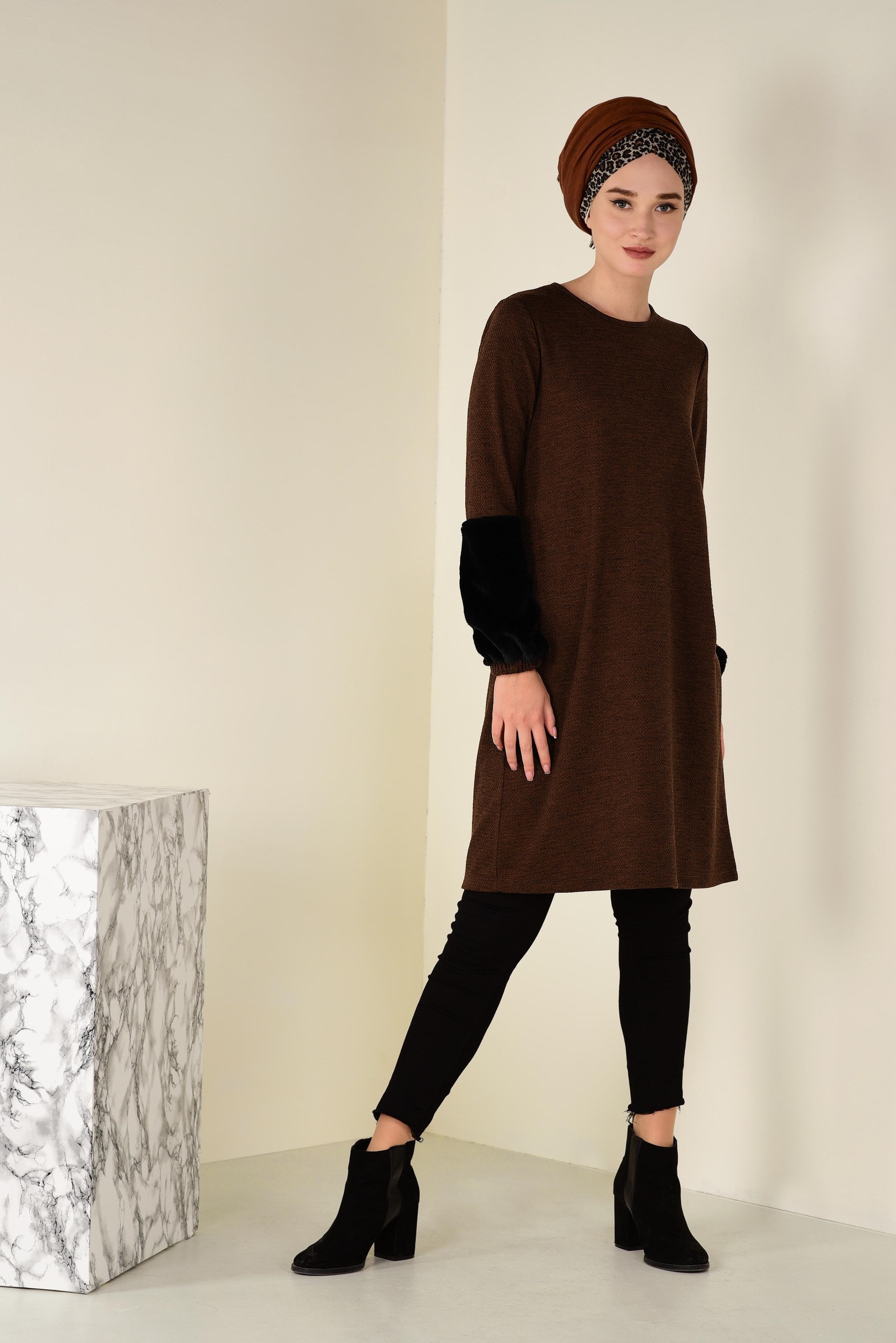 Tesettür giyim BAKIR / BRONZ KOLLARI YÜN DETAYLI TUNİK 4582