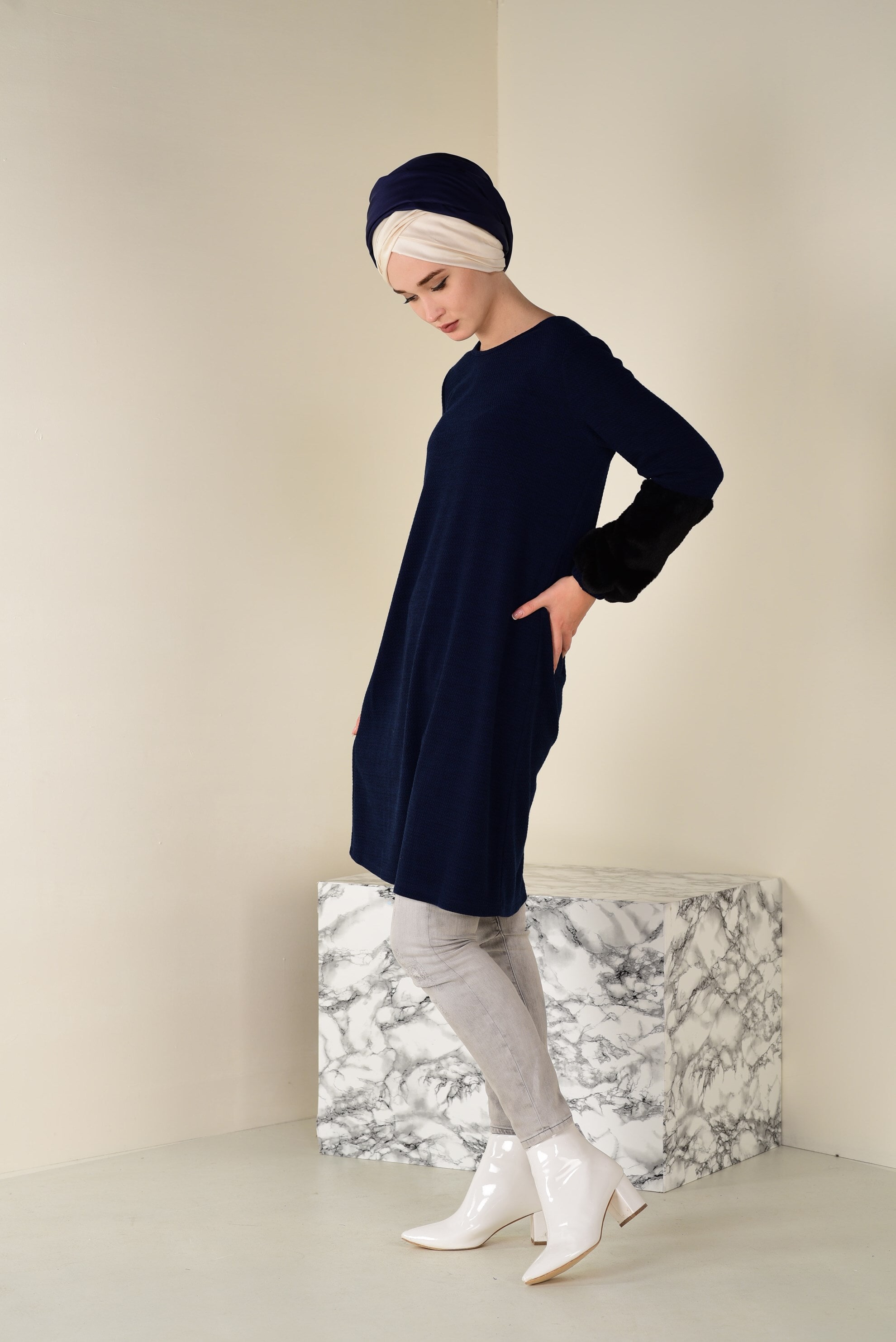 Tesettür giyim LACİVERT KOLLARI YÜN DETAYLI TUNİK 4582