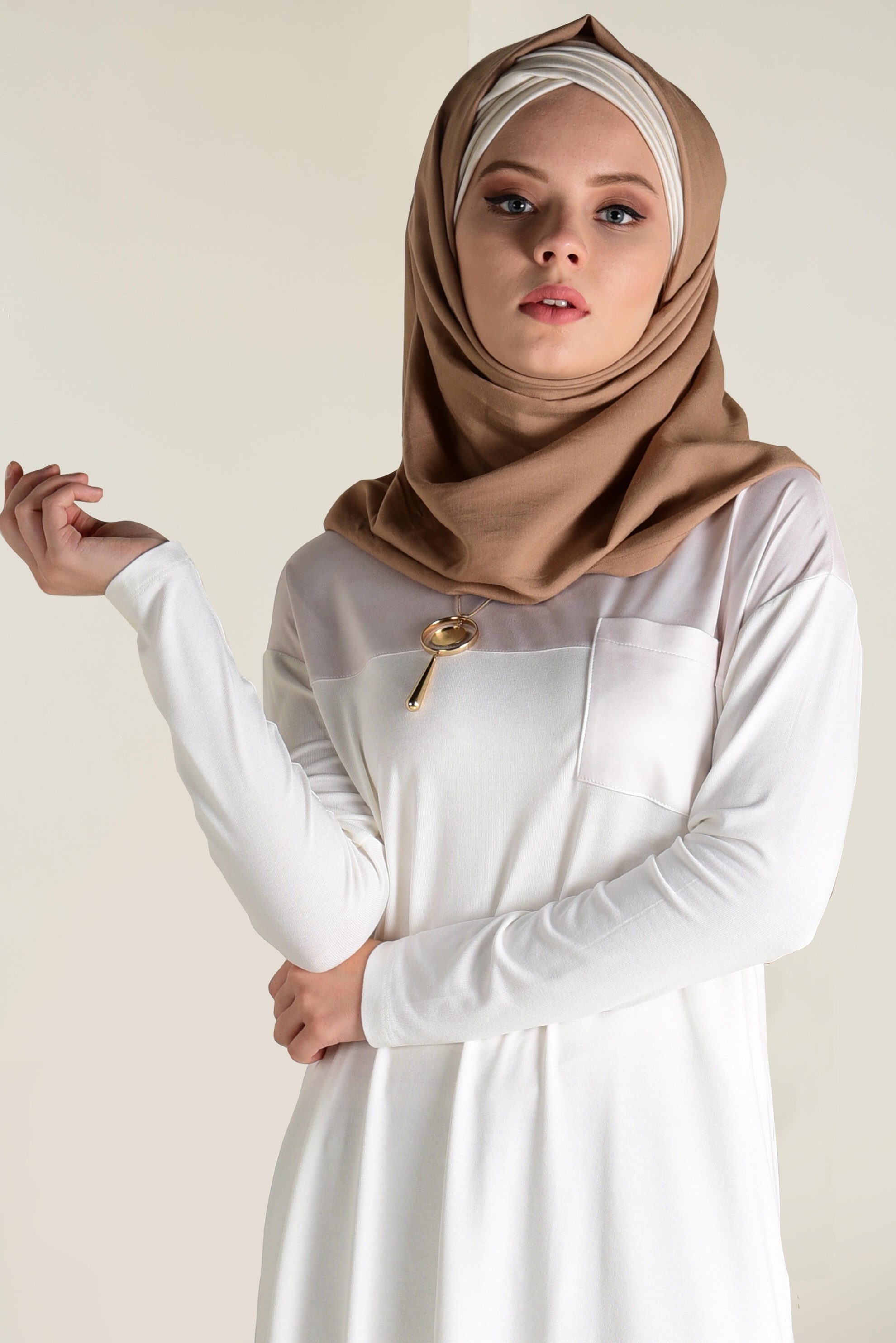 Tesettür giyim BEYAZ CEPLİ ASİMETRİK KESİM TRİKO TUNİK 4587 