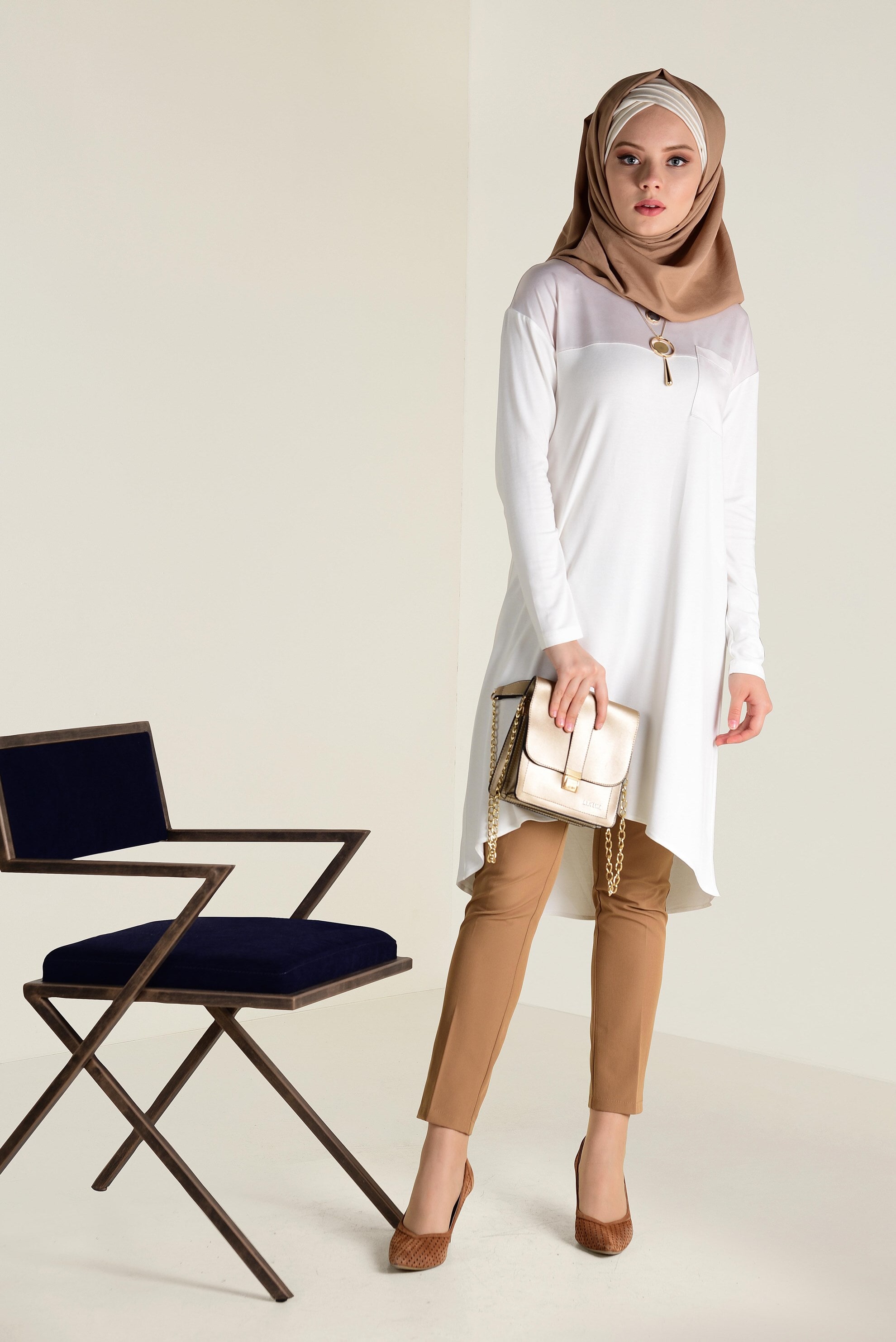 Tesettür giyim BEYAZ CEPLİ ASİMETRİK KESİM TRİKO TUNİK 4587 