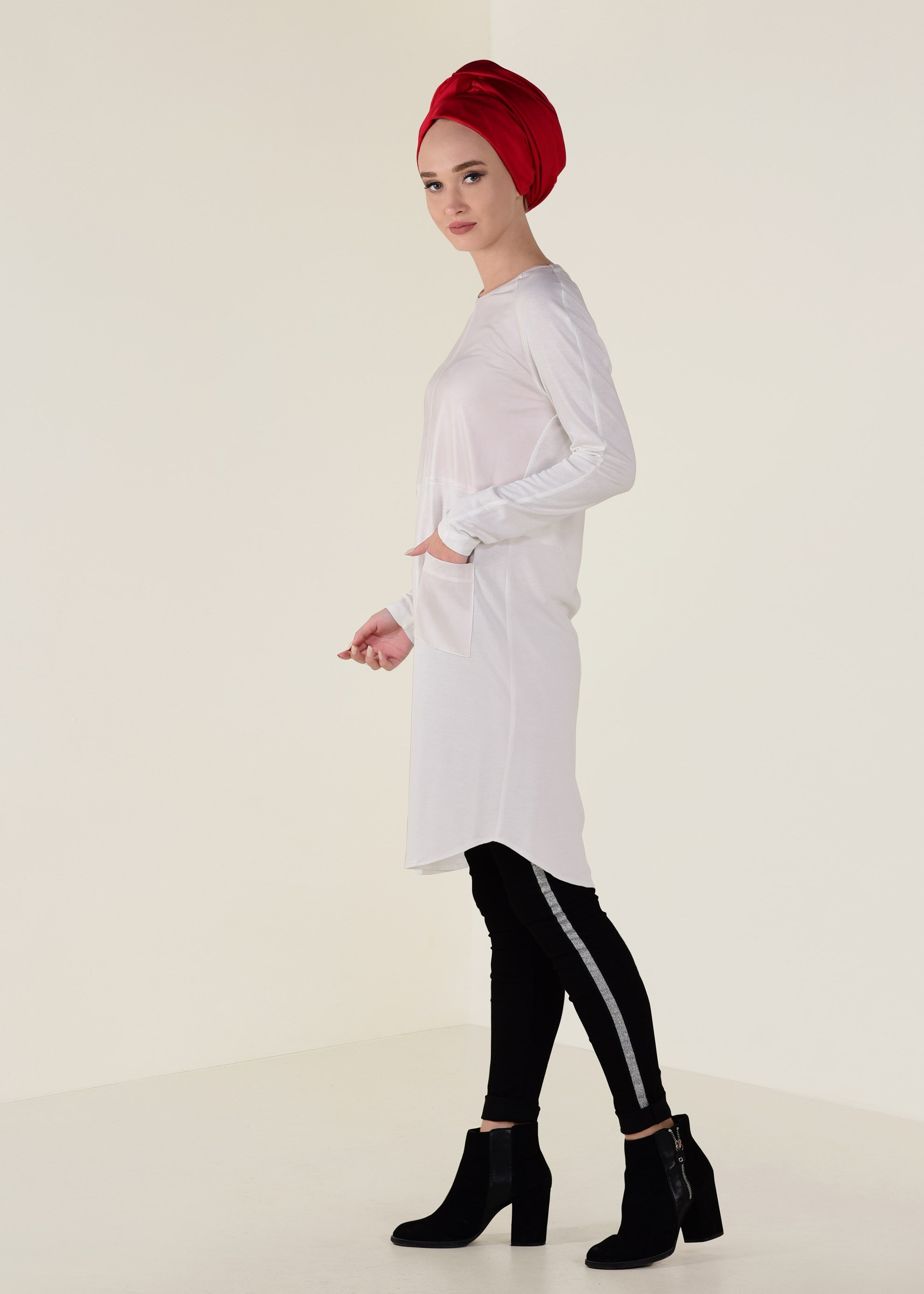 Tesettür giyim BEYAZ SUNİ DERİ DETAYLI TRİKO TUNİK 4588 