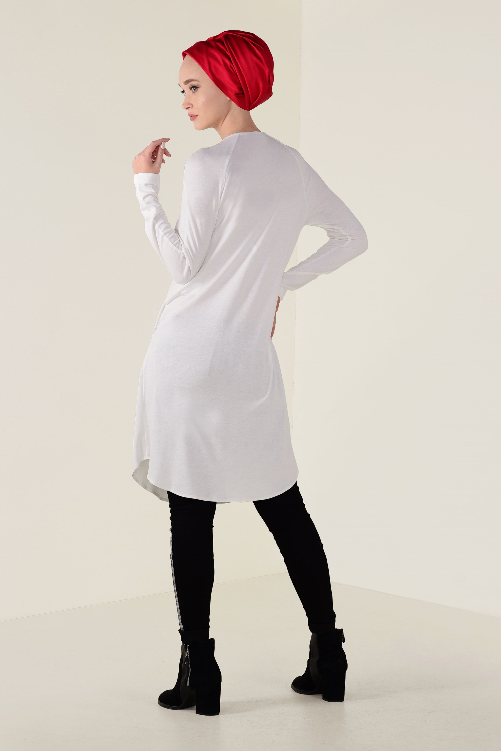 Tesettür giyim BEYAZ SUNİ DERİ DETAYLI TRİKO TUNİK 4588 