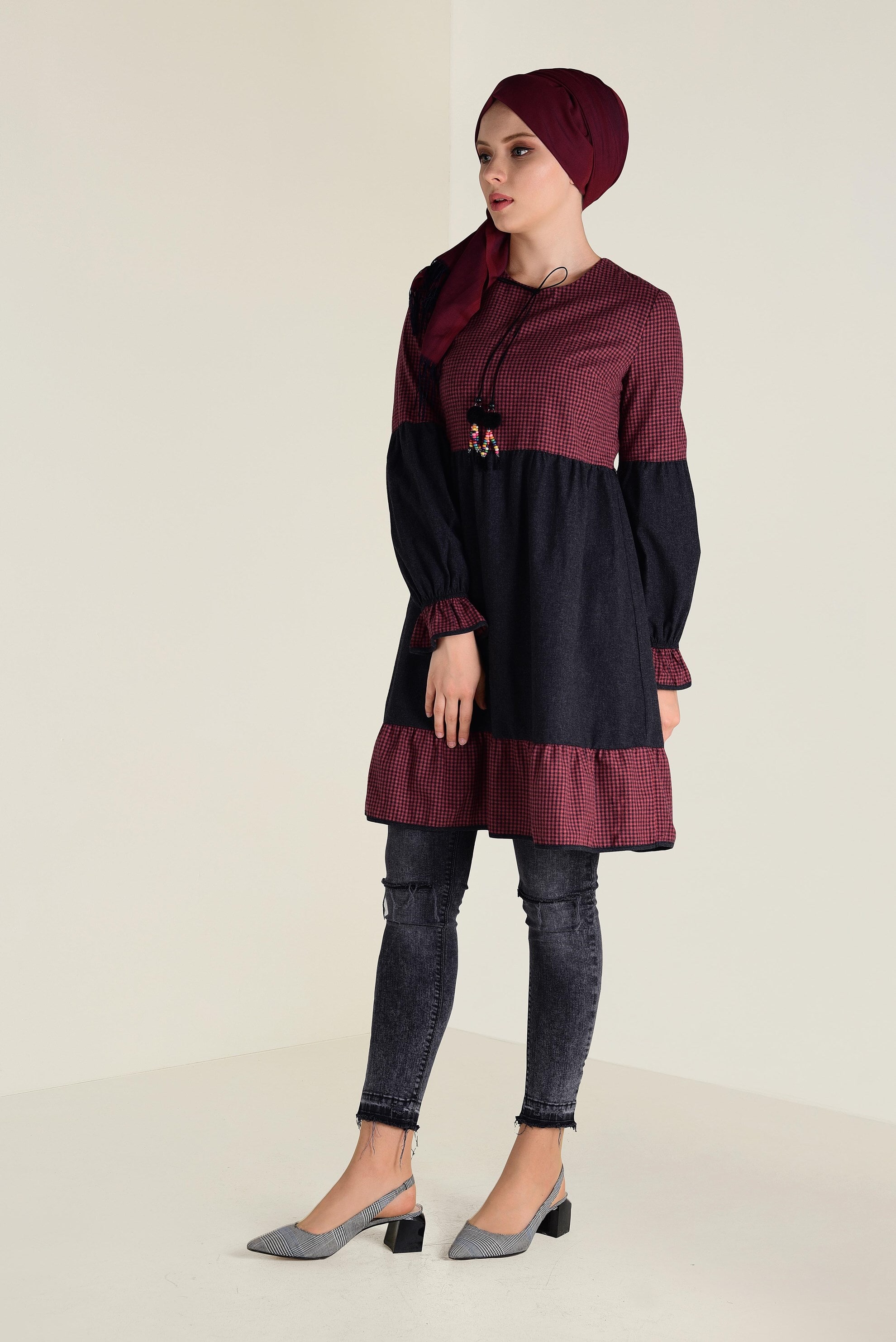 Tesettür giyim SİYAH YAKASI BAĞCIK DETAYLI  PÖTİKARELİ GENİŞ KESİM TUNİK 4593 