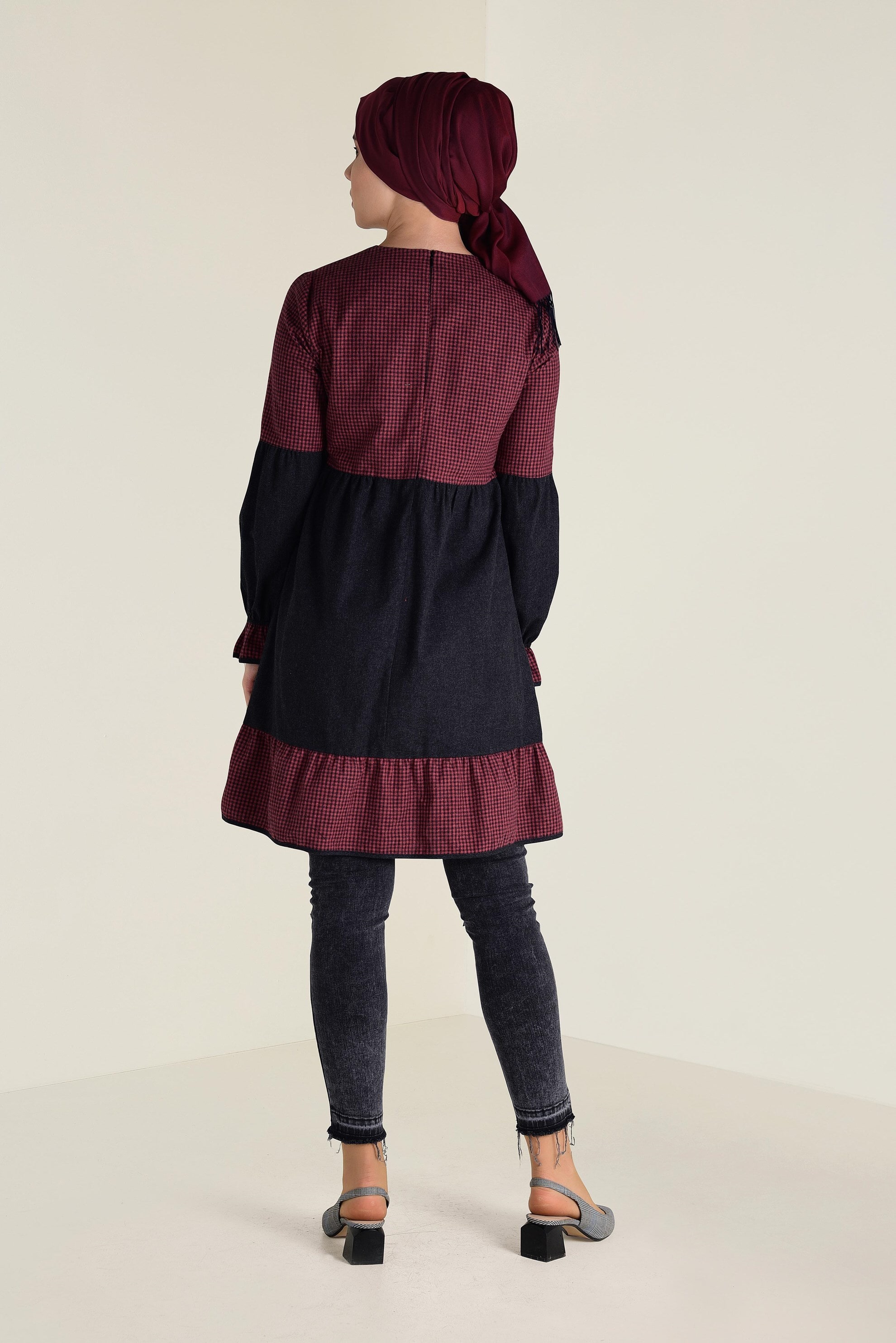 Tesettür giyim SİYAH YAKASI BAĞCIK DETAYLI  PÖTİKARELİ GENİŞ KESİM TUNİK 4593 