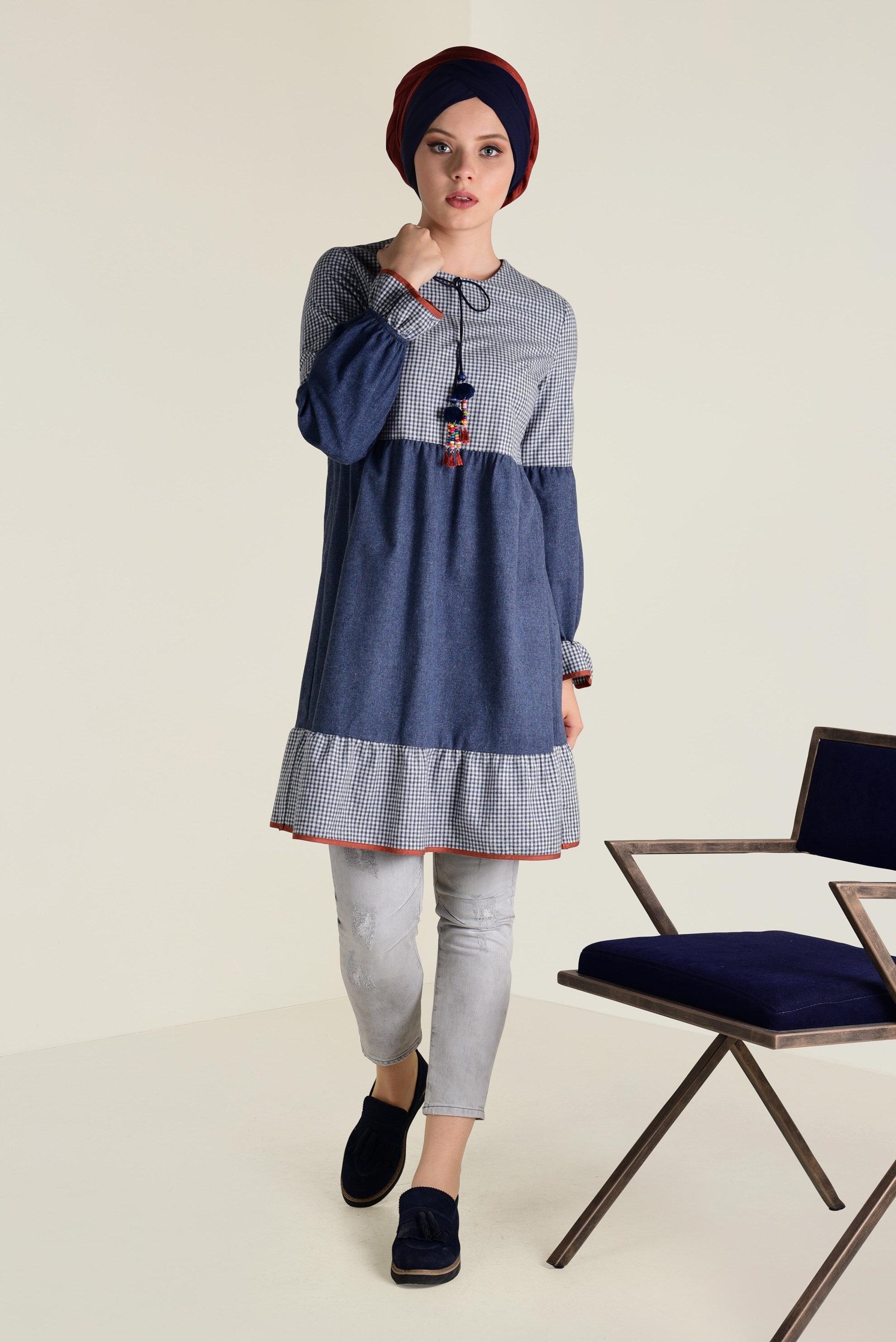 Tesettür giyim LACİVERT YAKASI BAĞCIK DETAYLI  PÖTİKARELİ GENİŞ KESİM TUNİK 4593 