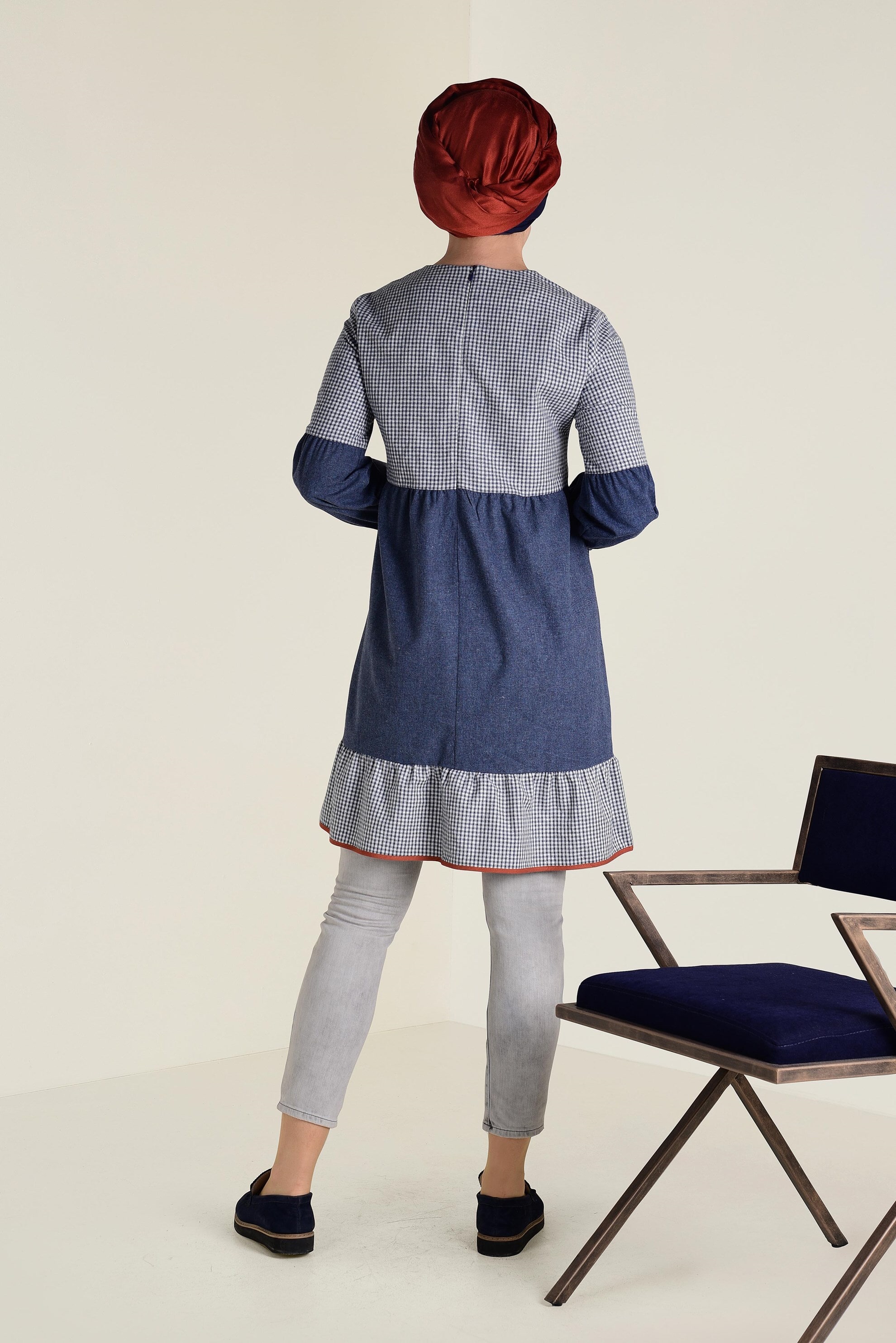 Tesettür giyim LACİVERT YAKASI BAĞCIK DETAYLI  PÖTİKARELİ GENİŞ KESİM TUNİK 4593 