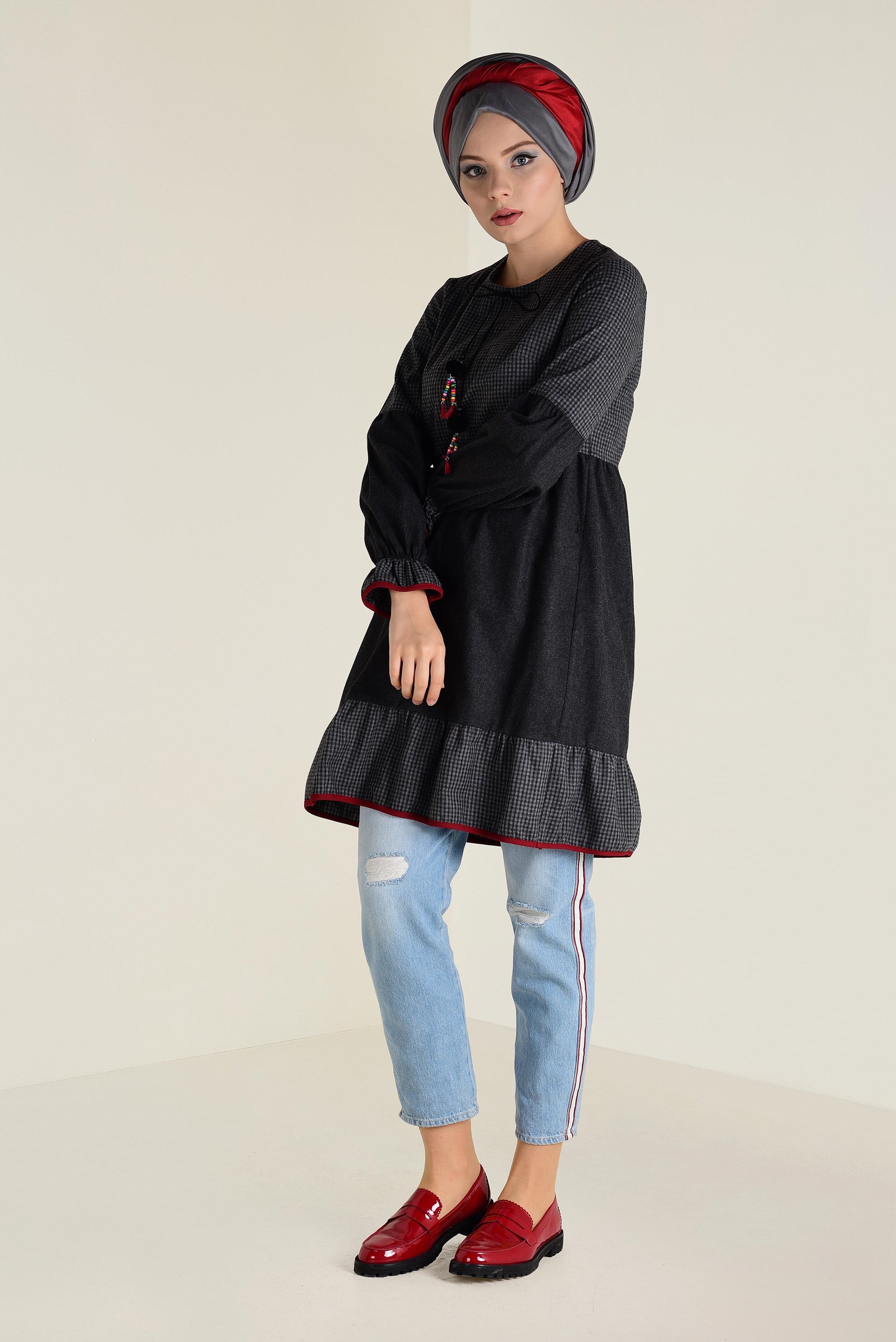 Tesettür giyim GRİ YAKASI BAĞCIK DETAYLI  PÖTİKARELİ GENİŞ KESİM TUNİK 4593 