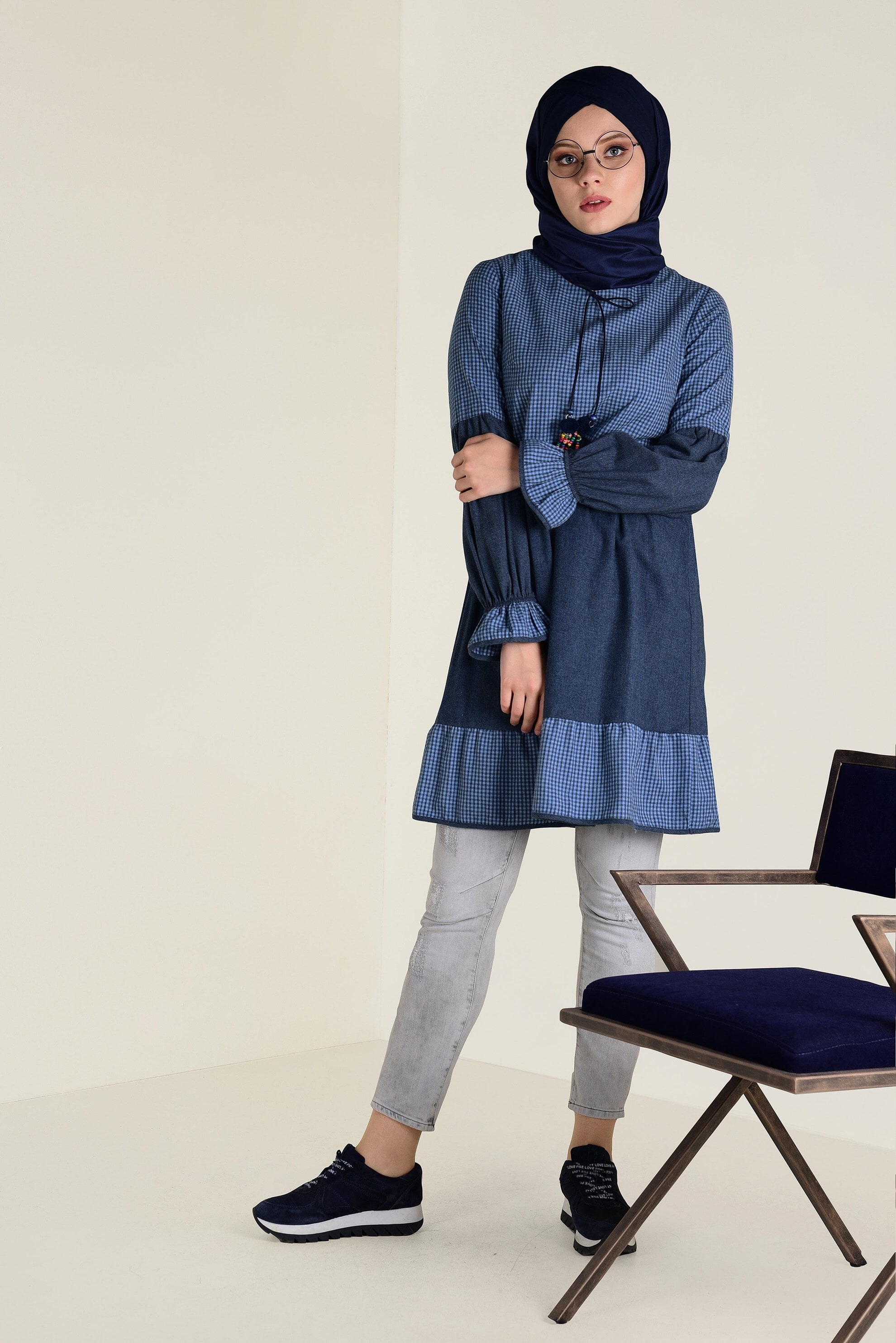 Tesettür giyim LACİVERT YAKASI BAĞCIK DETAYLI  PÖTİKARELİ GENİŞ KESİM TUNİK 4593 