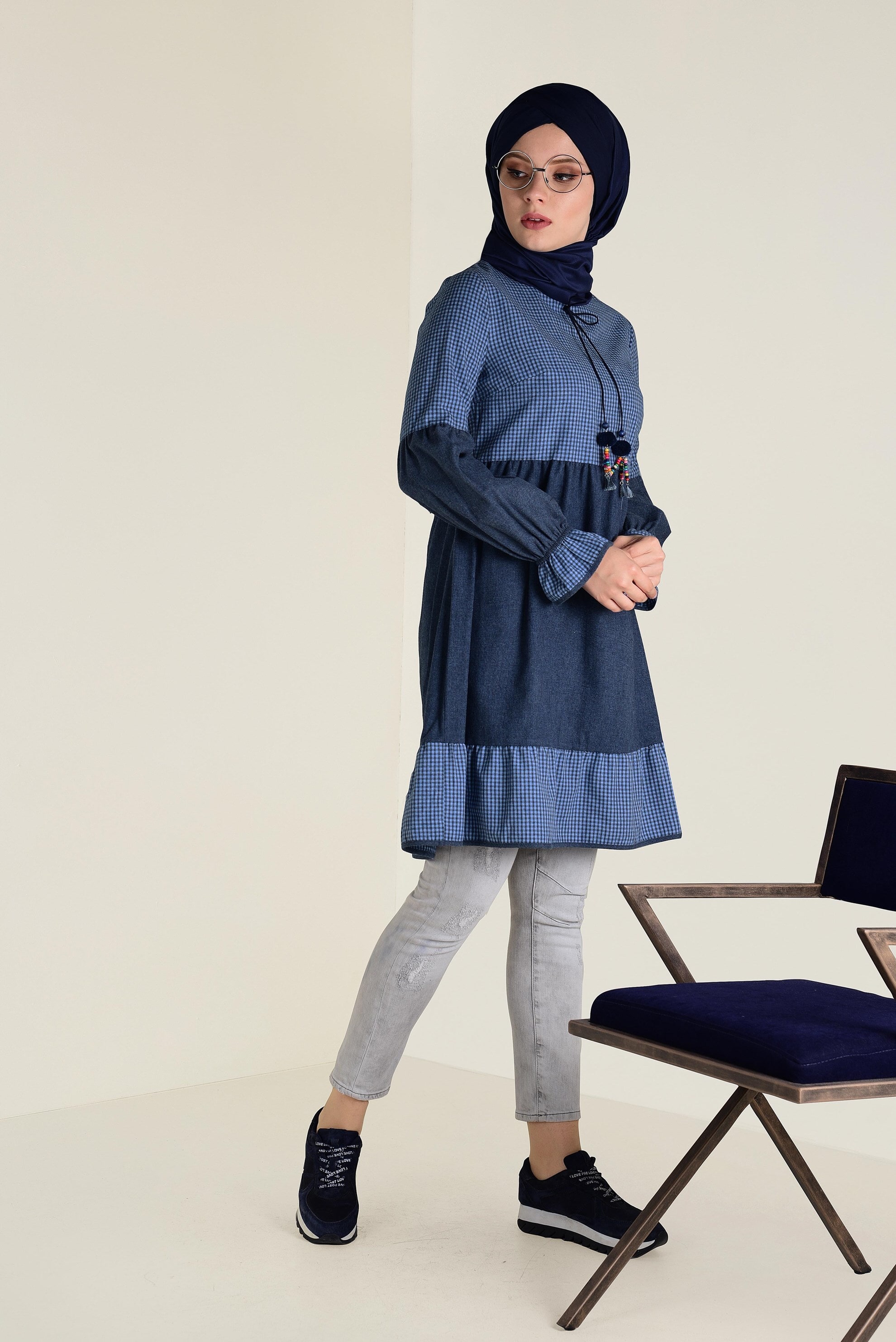 Tesettür giyim LACİVERT YAKASI BAĞCIK DETAYLI  PÖTİKARELİ GENİŞ KESİM TUNİK 4593 