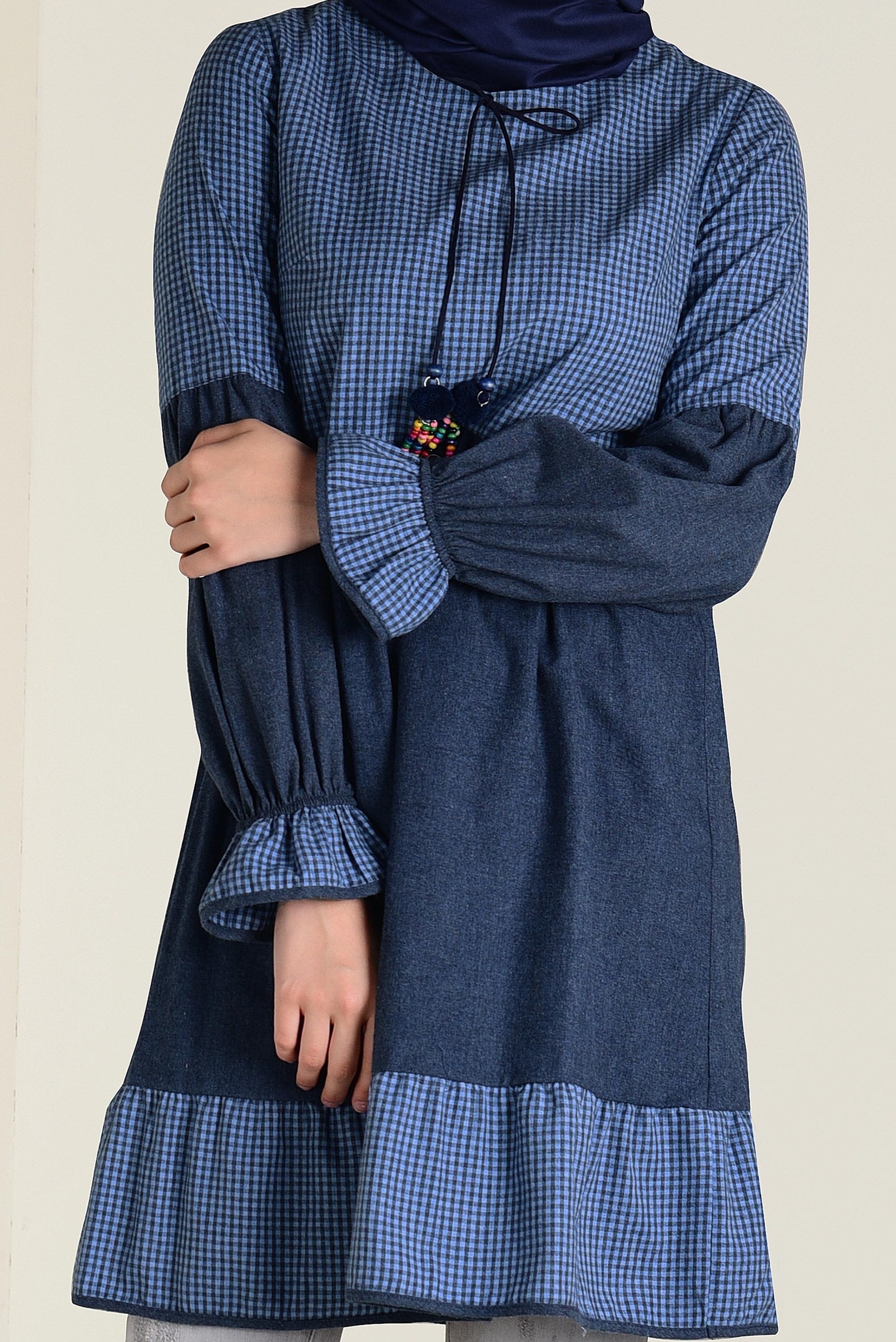 Tesettür giyim LACİVERT YAKASI BAĞCIK DETAYLI  PÖTİKARELİ GENİŞ KESİM TUNİK 4593 