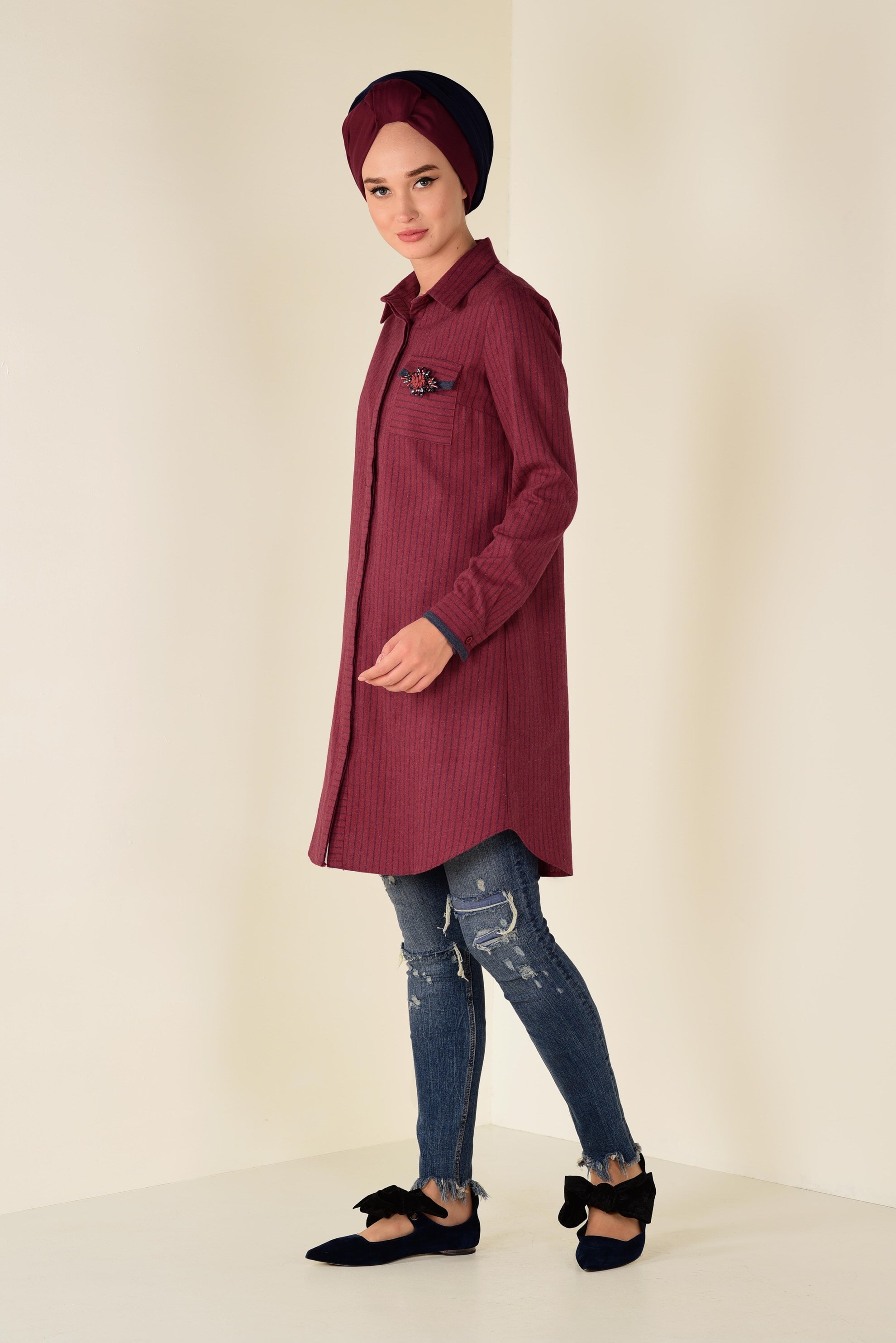 Tesettür giyim KIRMIZI CEBİ BROŞ DETAYLI ÇİZGİLİ PAMUKLU TUNİK 4600