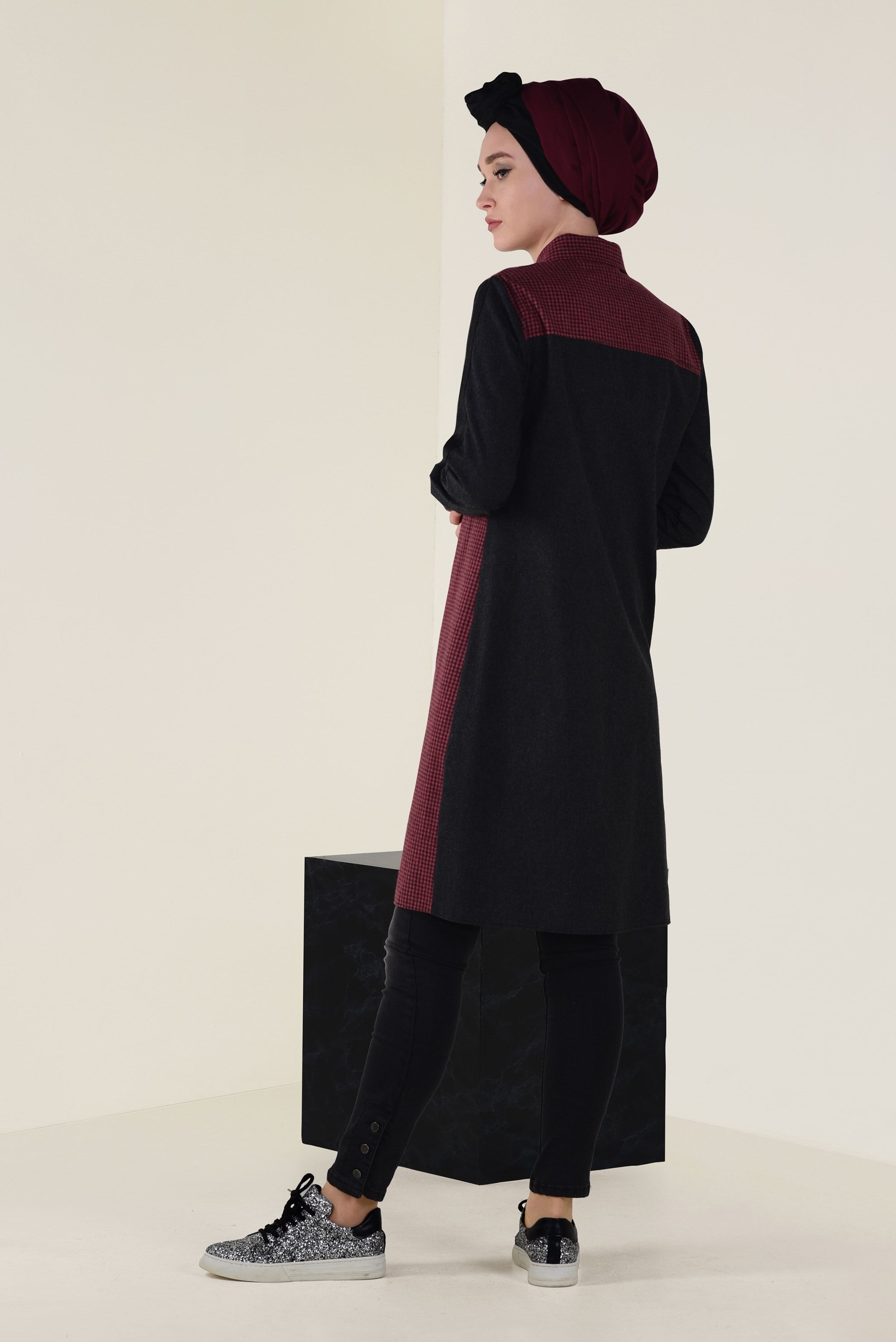 Tesettür giyim SİYAH SİMLİ ŞERİT DETAYLI DÜĞMELİ TUNİK 4603 