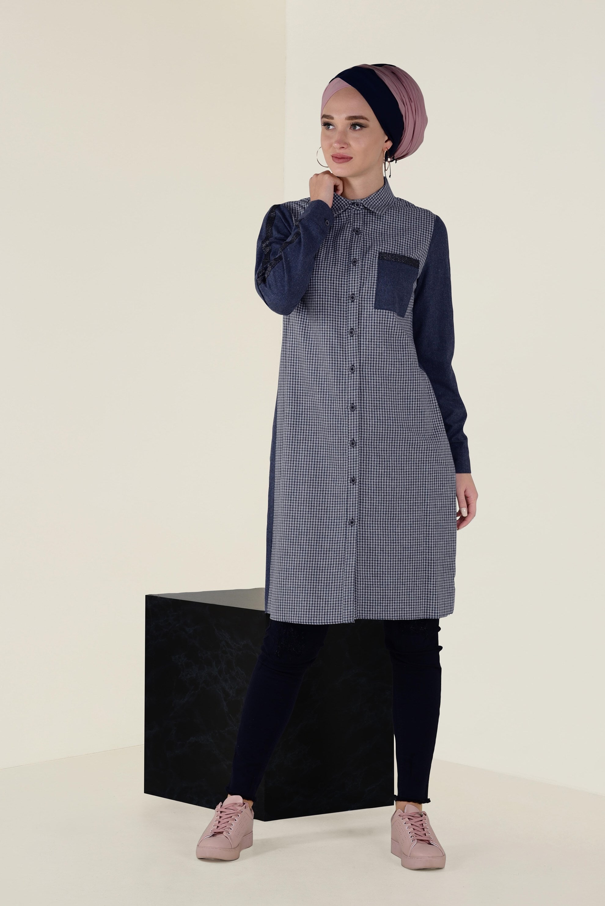 Tesettür giyim LACİVERT SİMLİ ŞERİT DETAYLI DÜĞMELİ TUNİK 4603 