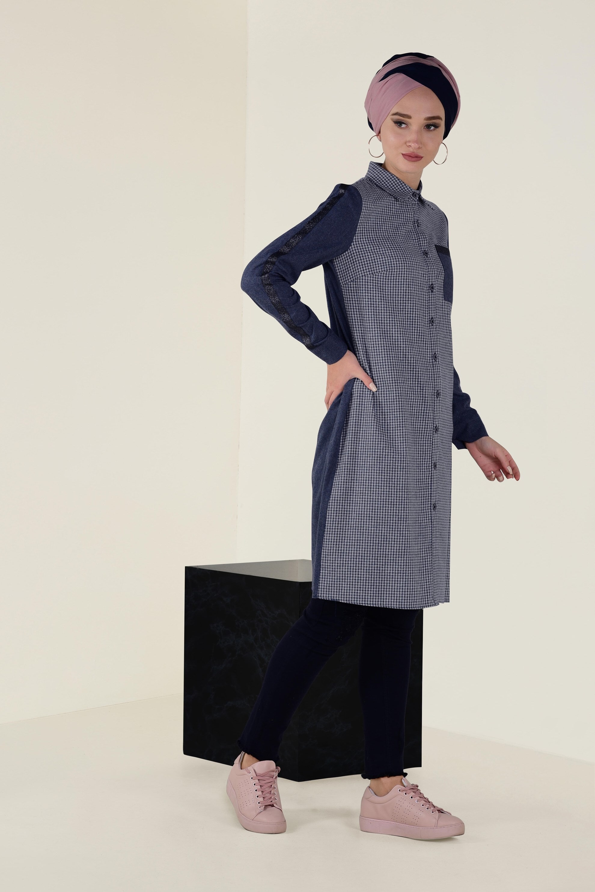 Tesettür giyim LACİVERT SİMLİ ŞERİT DETAYLI DÜĞMELİ TUNİK 4603 