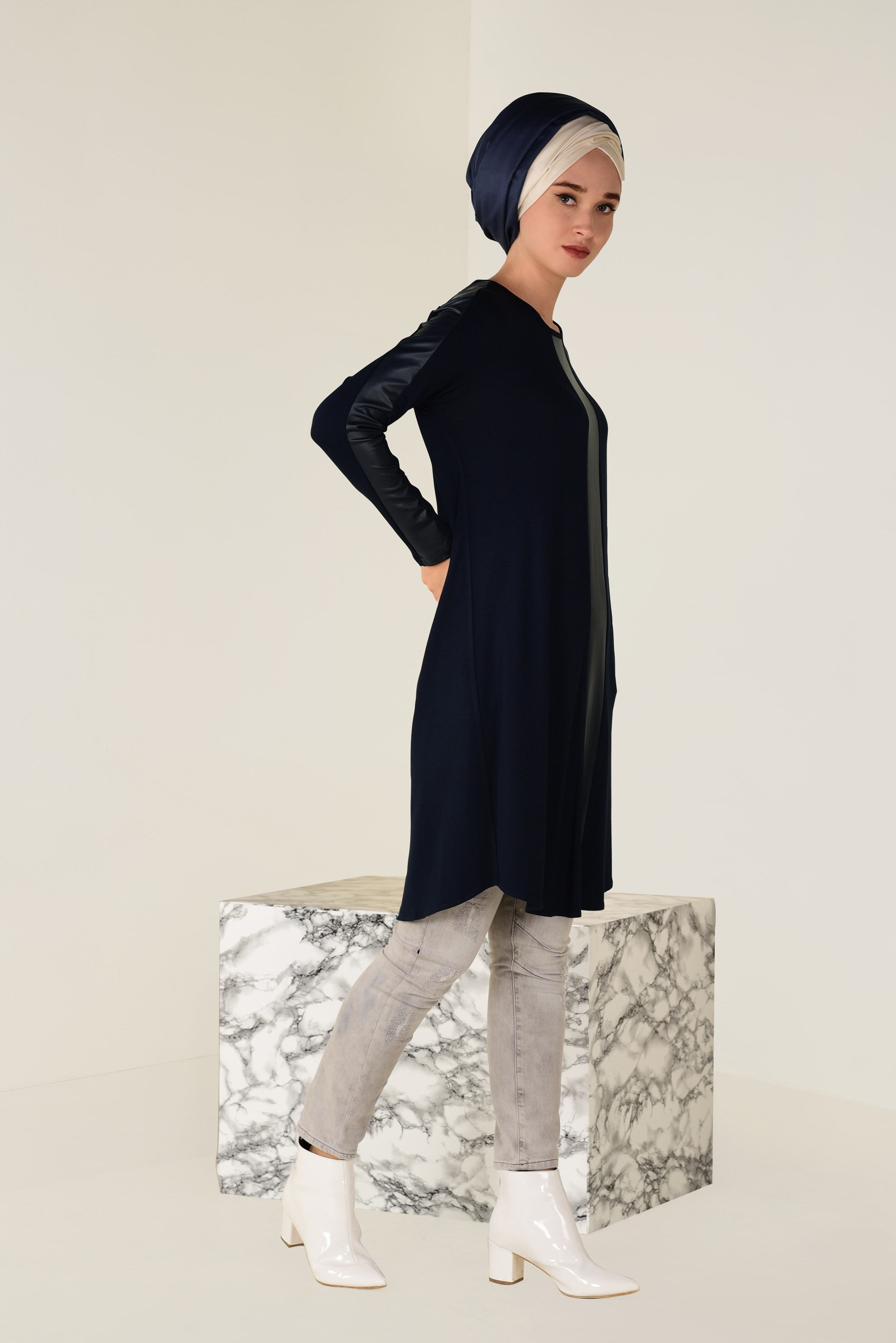 Tesettür giyim LACİVERT KOLLARI ŞERİTLİ BİSİKLET YAKA TUNİK 4615