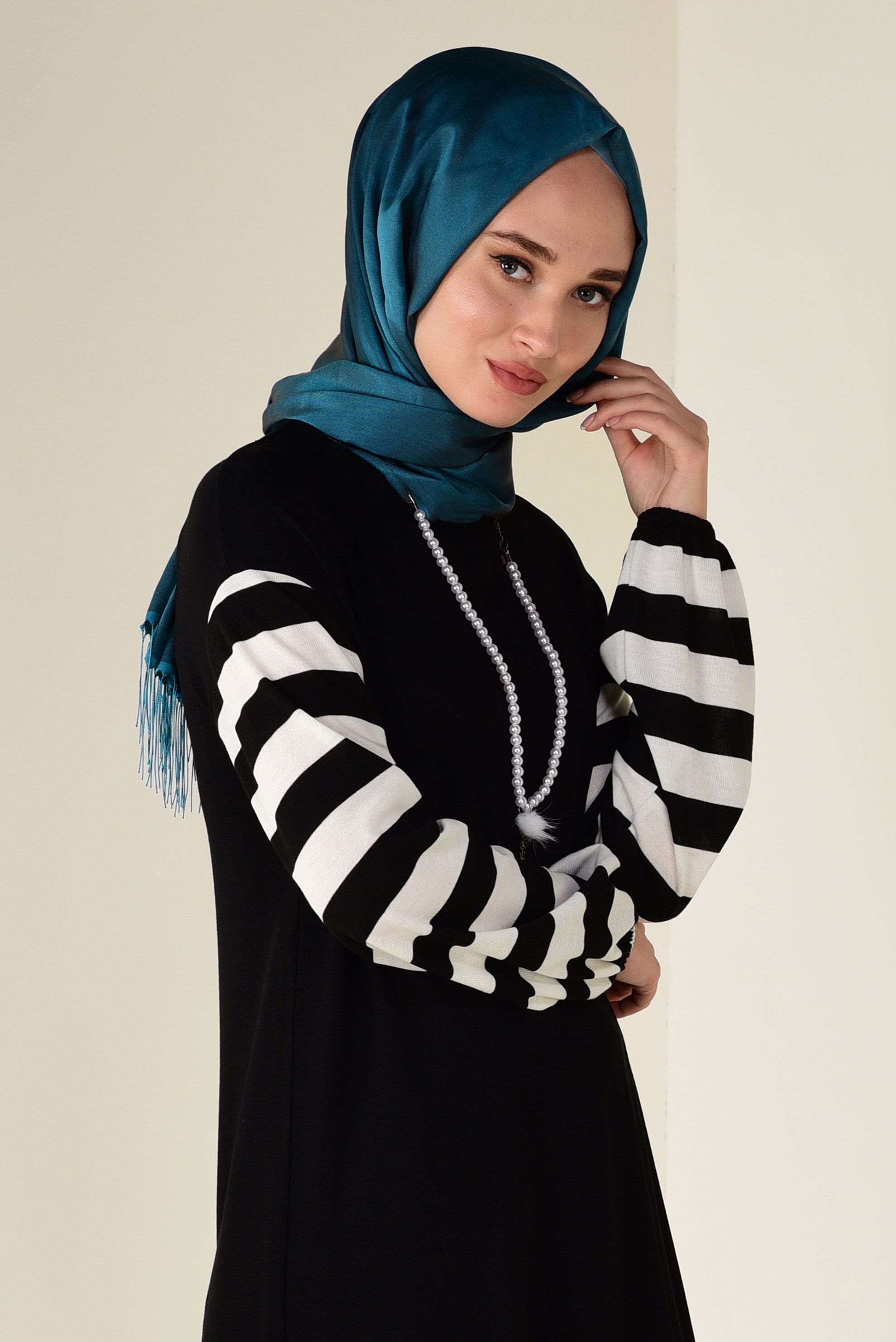 Tesettür giyim BEJ KOLLARI ÇİZGİLİ SALAŞ TUNİK 4619 