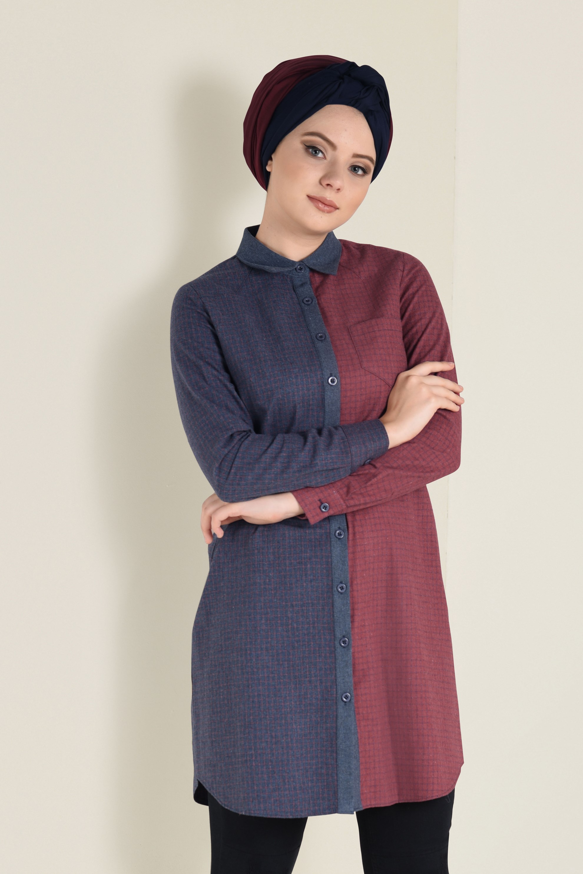 Tesettür giyim LACİVERT DÜĞMELİ KARE DESEN DETAYLI TUNİK 4623 