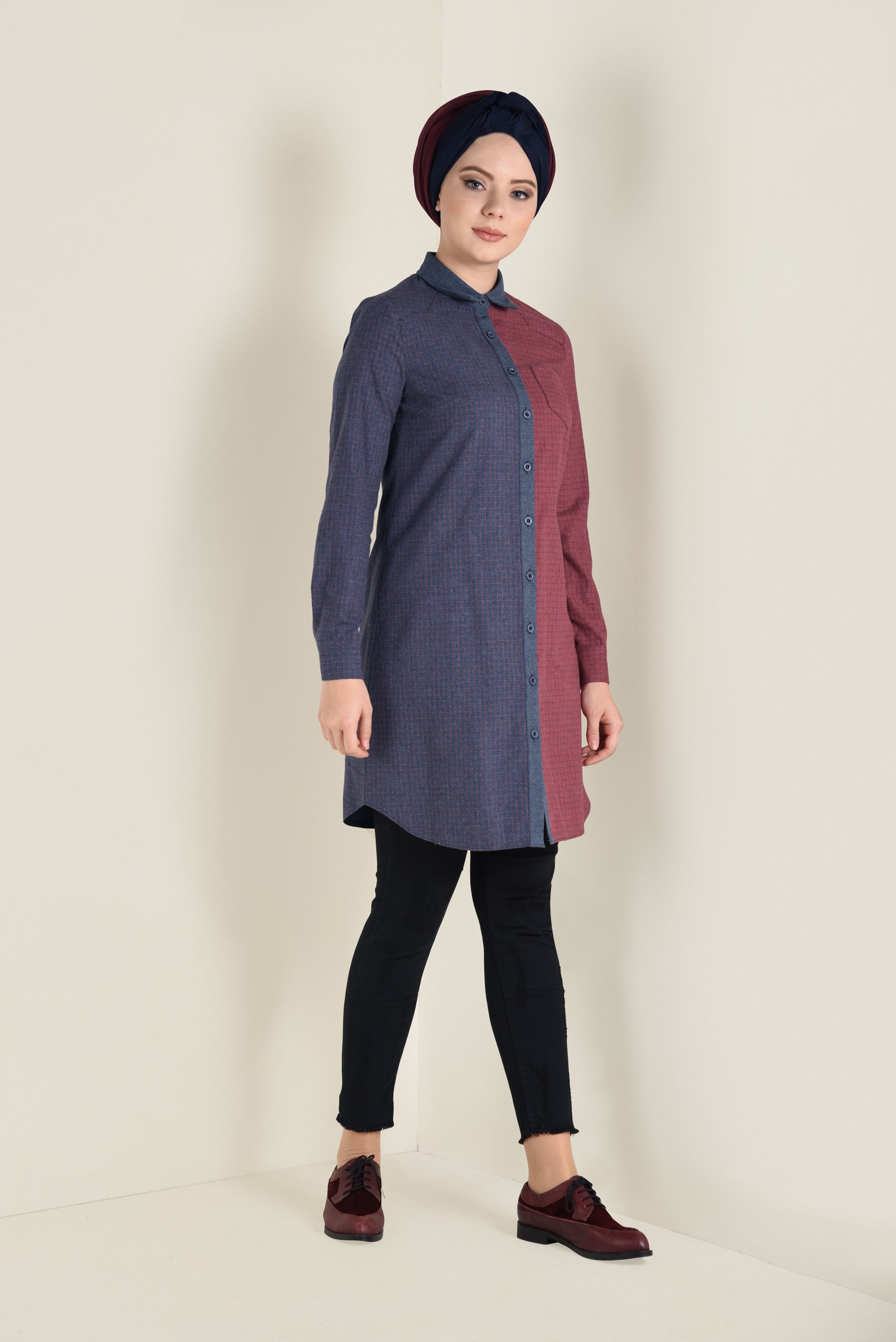 Tesettür giyim LACİVERT DÜĞMELİ KARE DESEN DETAYLI TUNİK 4623 