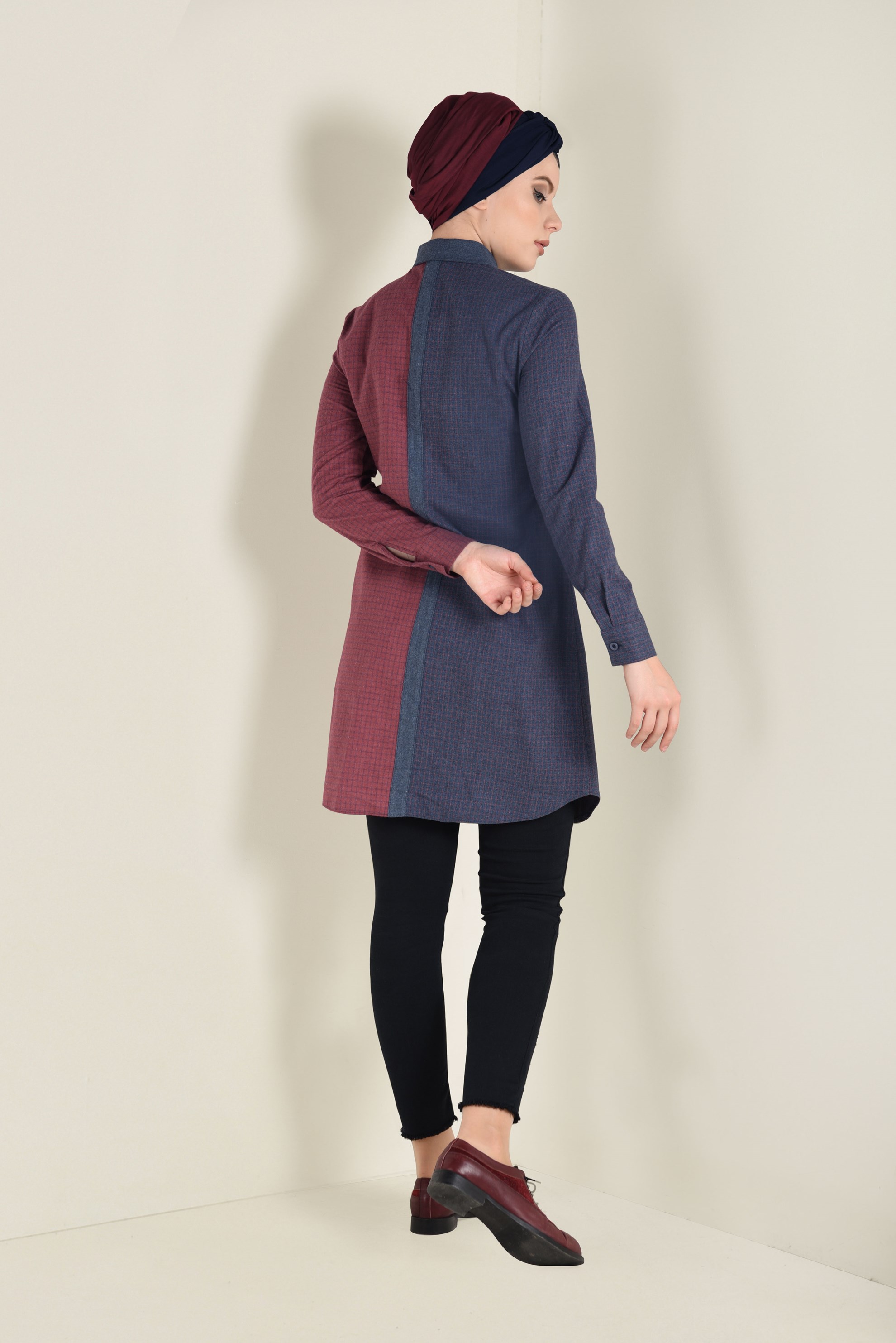 Tesettür giyim LACİVERT DÜĞMELİ KARE DESEN DETAYLI TUNİK 4623 