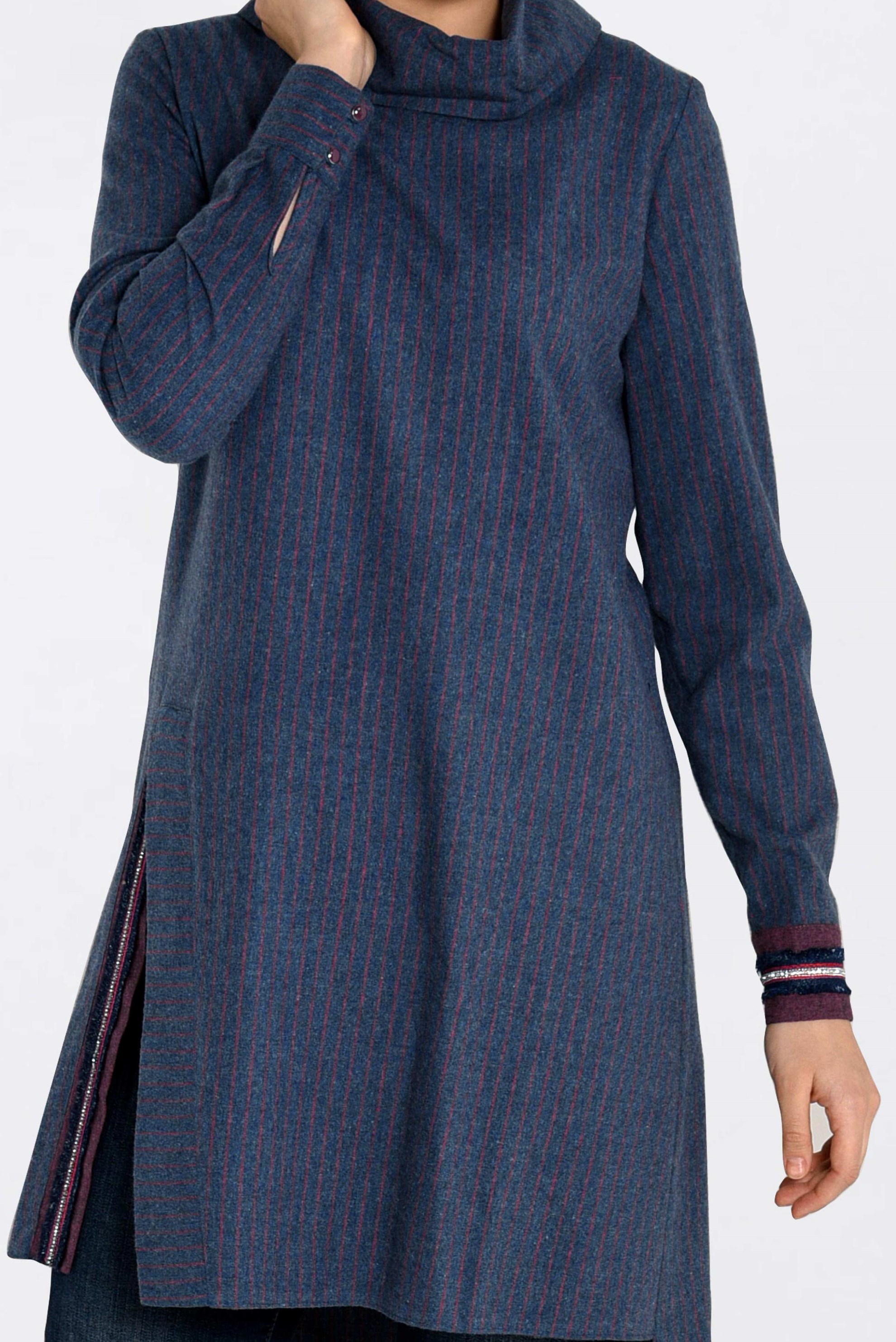 Tesettür giyim LACİVERT YANI YIRTMAÇLI DÖKÜMLÜ YAKA TUNİK 4624 