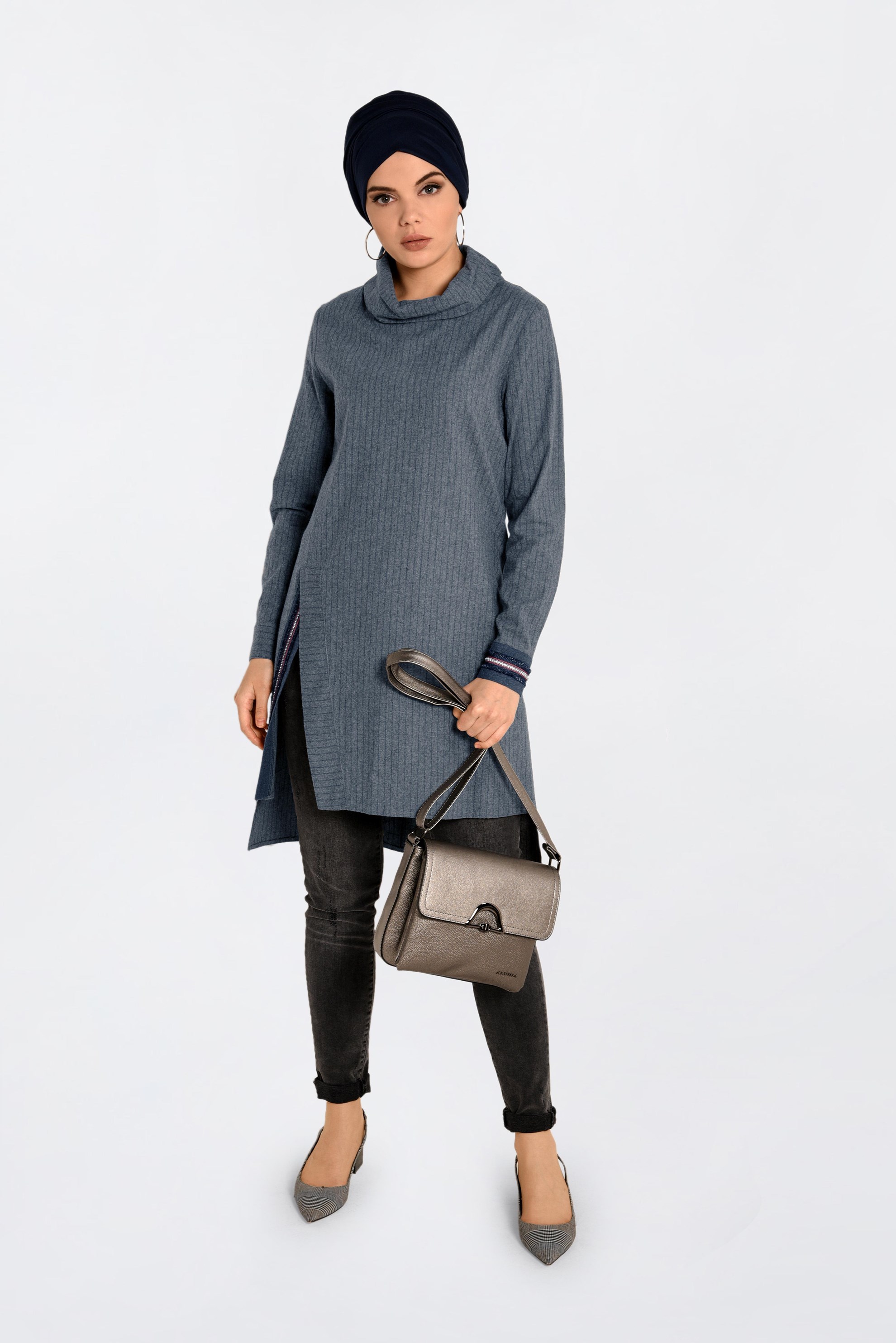 Tesettür giyim GRİ YANI YIRTMAÇLI DÖKÜMLÜ YAKA TUNİK 4624 