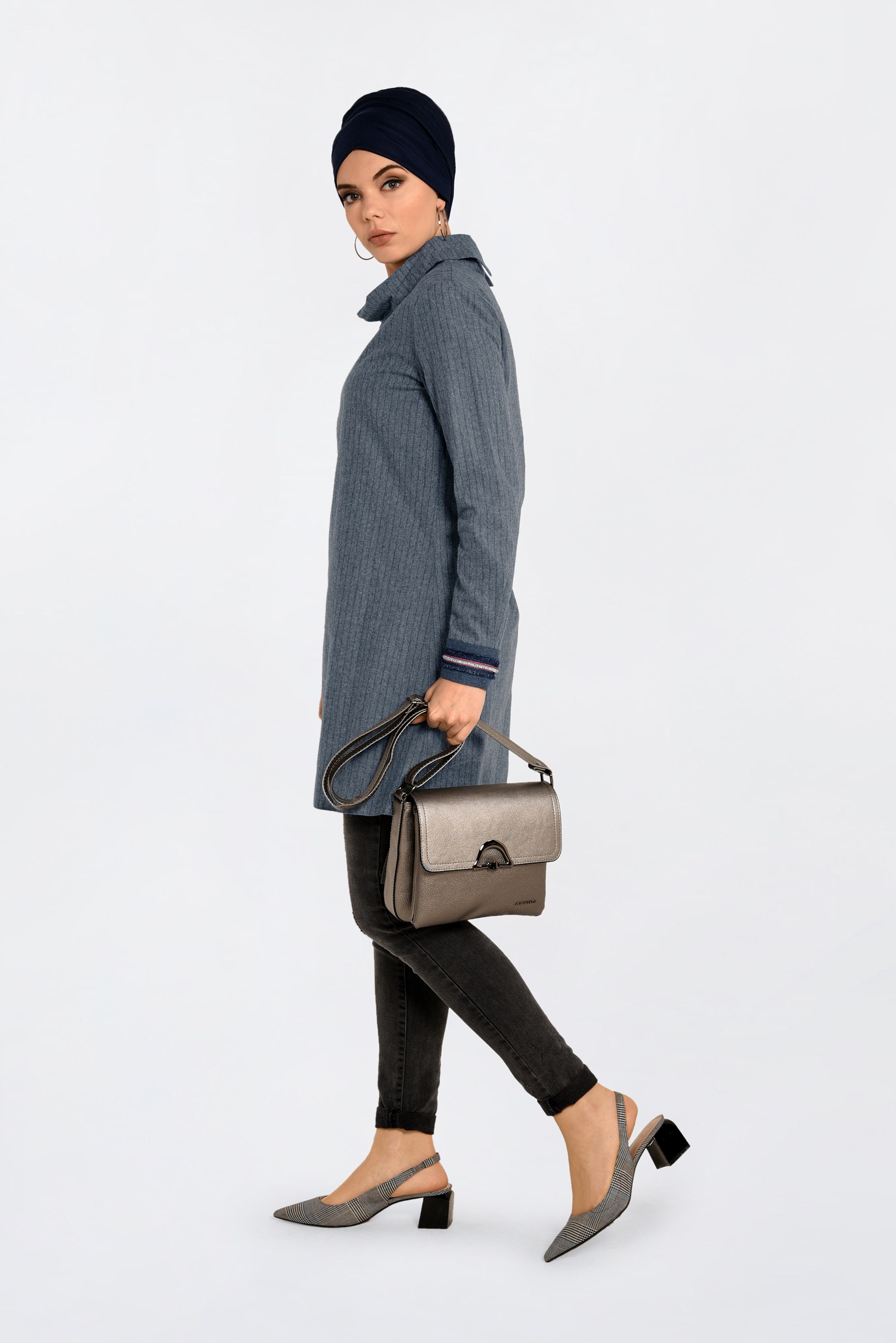 Tesettür giyim GRİ YANI YIRTMAÇLI DÖKÜMLÜ YAKA TUNİK 4624 