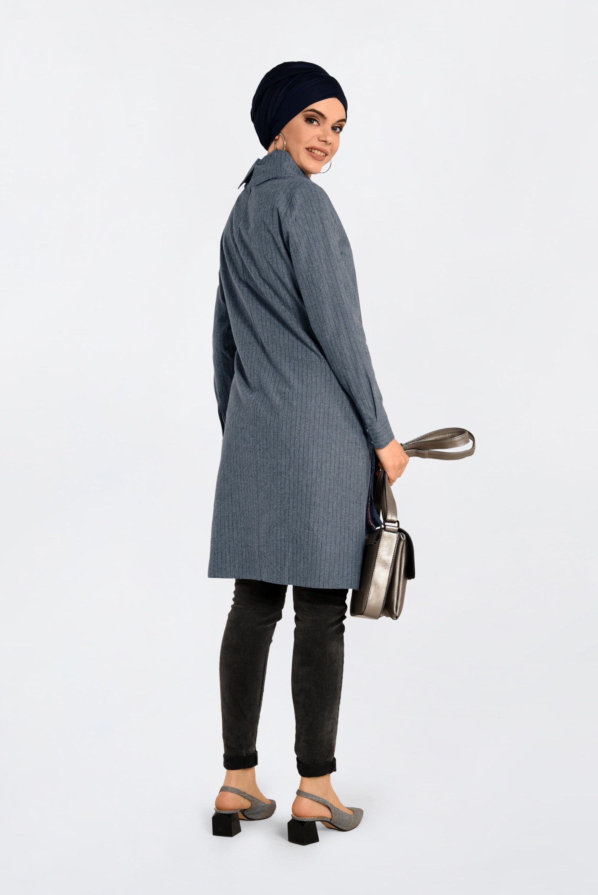 Tesettür giyim GRİ YANI YIRTMAÇLI DÖKÜMLÜ YAKA TUNİK 4624 