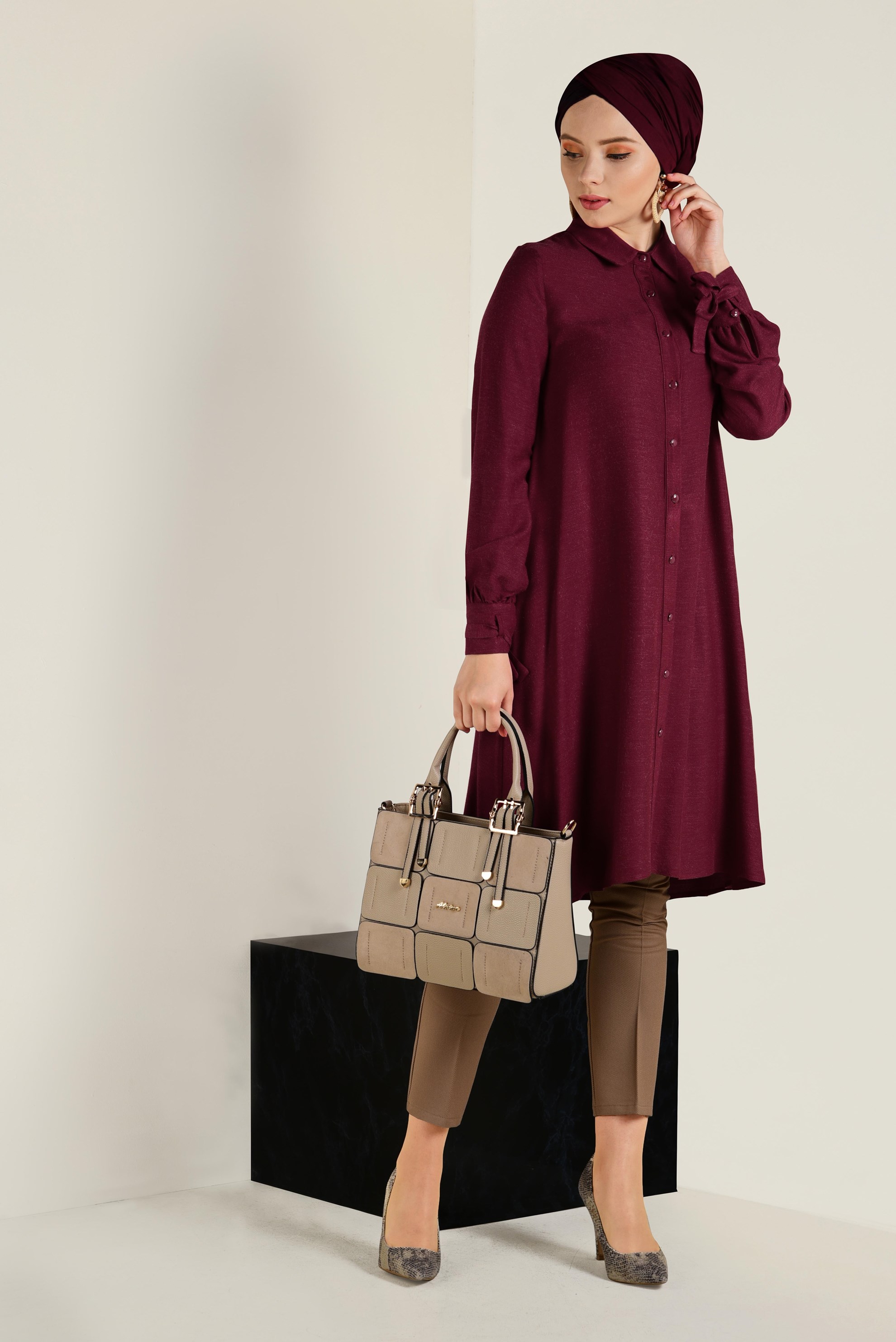 Tesettür giyim KIRMIZI MANŞETLERİ BAĞCIK DETAYLI DÜĞMELİ TUNİK 4629