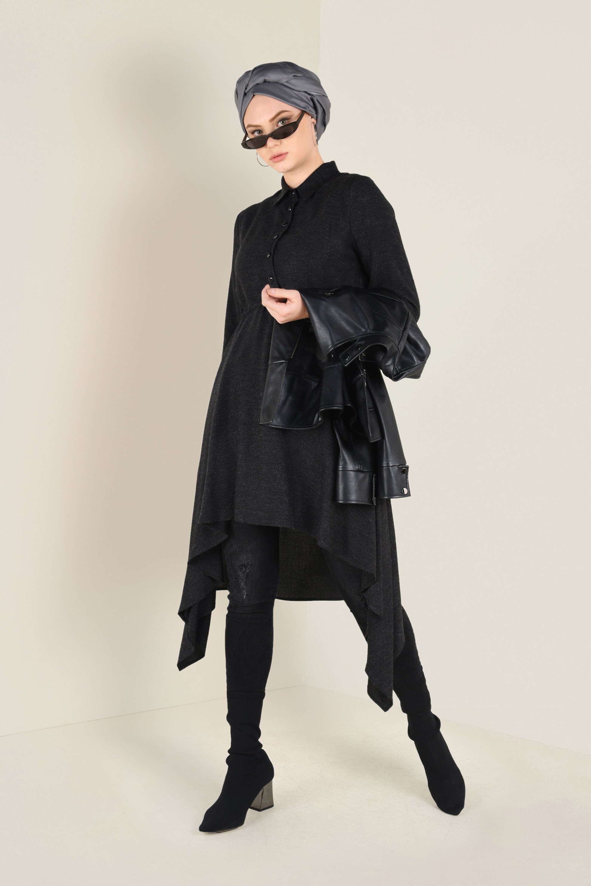 Tesettür giyim SİYAH ASİMETRİK KESİM BELDEN BÜZGÜLÜ TUNİK 4631