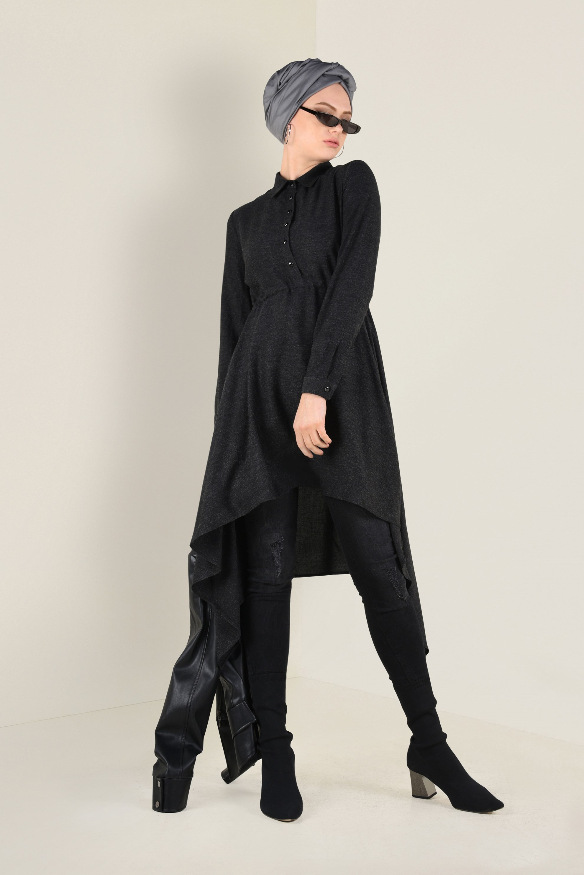 Tesettür giyim SİYAH ASİMETRİK KESİM BELDEN BÜZGÜLÜ TUNİK 4631