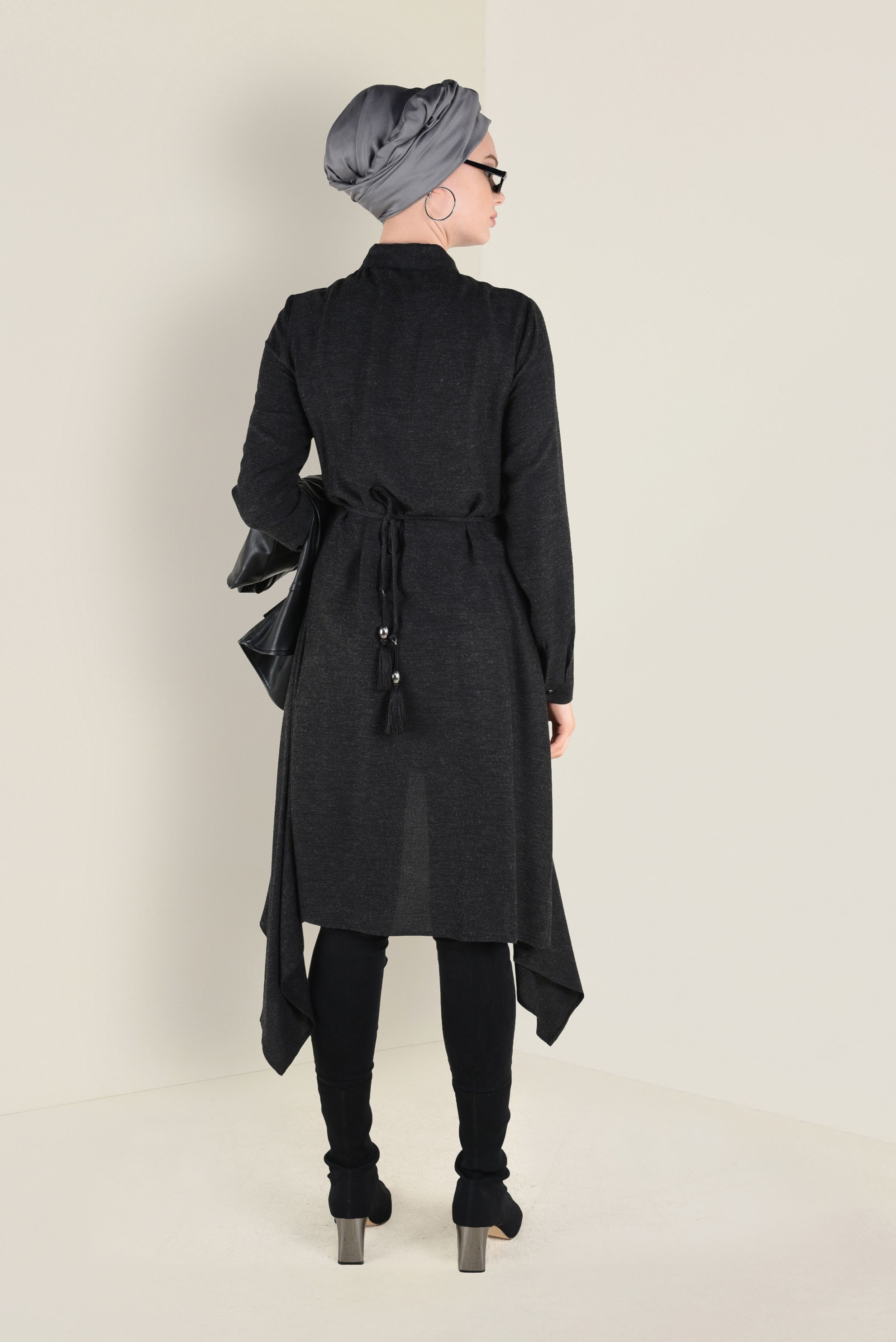 Tesettür giyim SİYAH ASİMETRİK KESİM BELDEN BÜZGÜLÜ TUNİK 4631