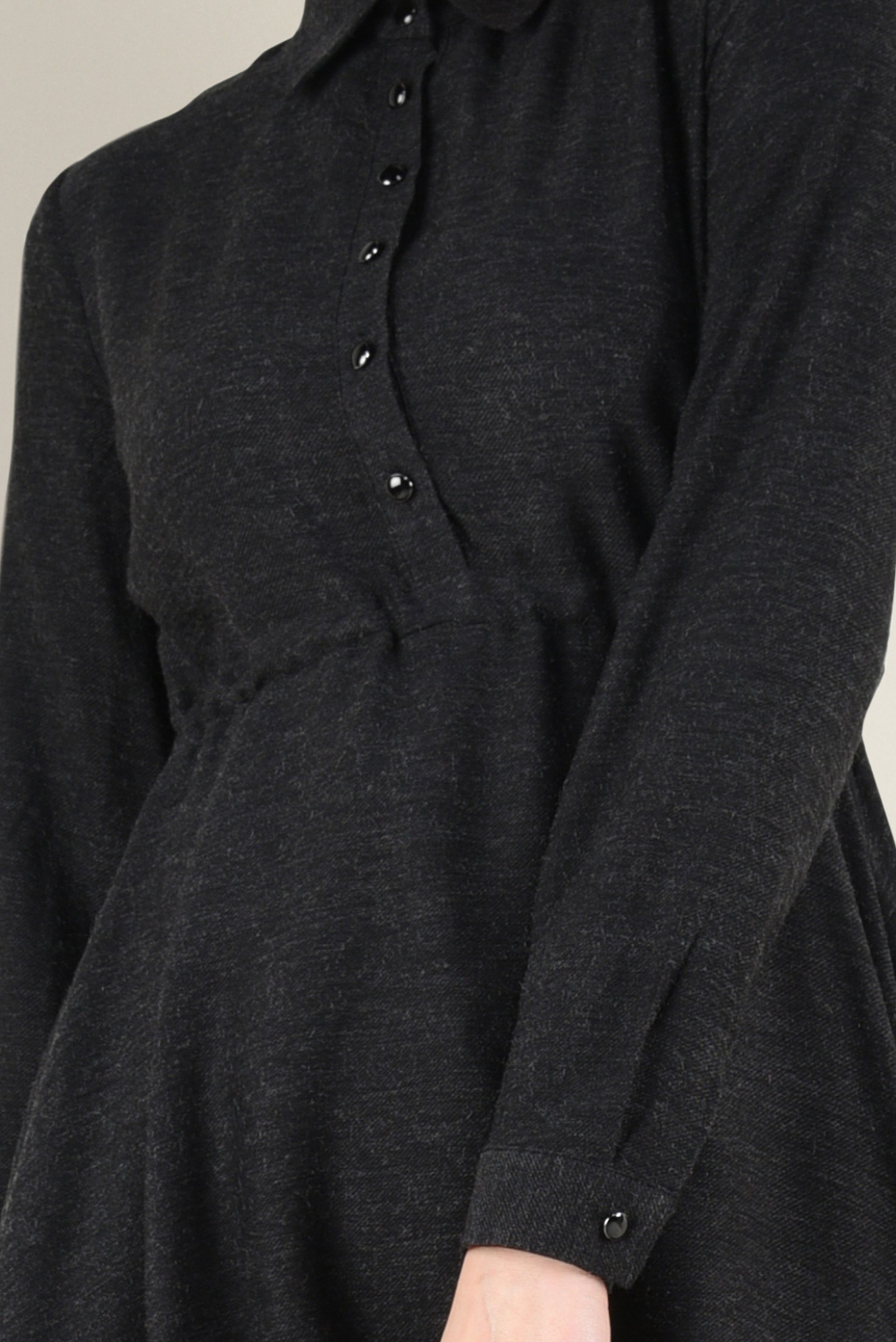 Tesettür giyim SİYAH ASİMETRİK KESİM BELDEN BÜZGÜLÜ TUNİK 4631