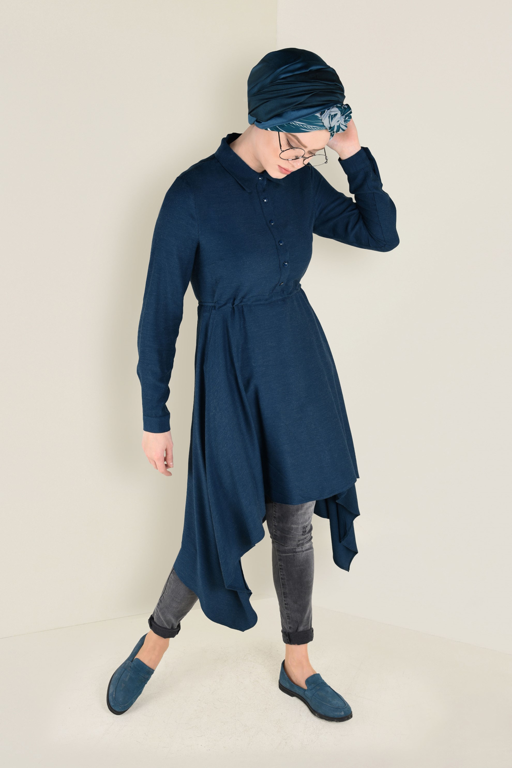 Tesettür giyim MAVİ ASİMETRİK KESİM BELDEN BÜZGÜLÜ TUNİK 4631