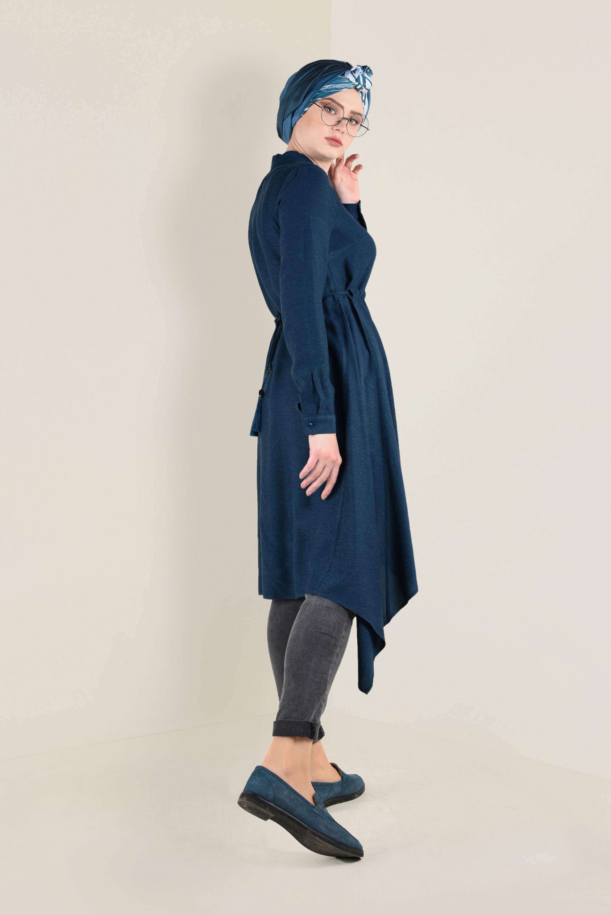 Tesettür giyim MAVİ ASİMETRİK KESİM BELDEN BÜZGÜLÜ TUNİK 4631