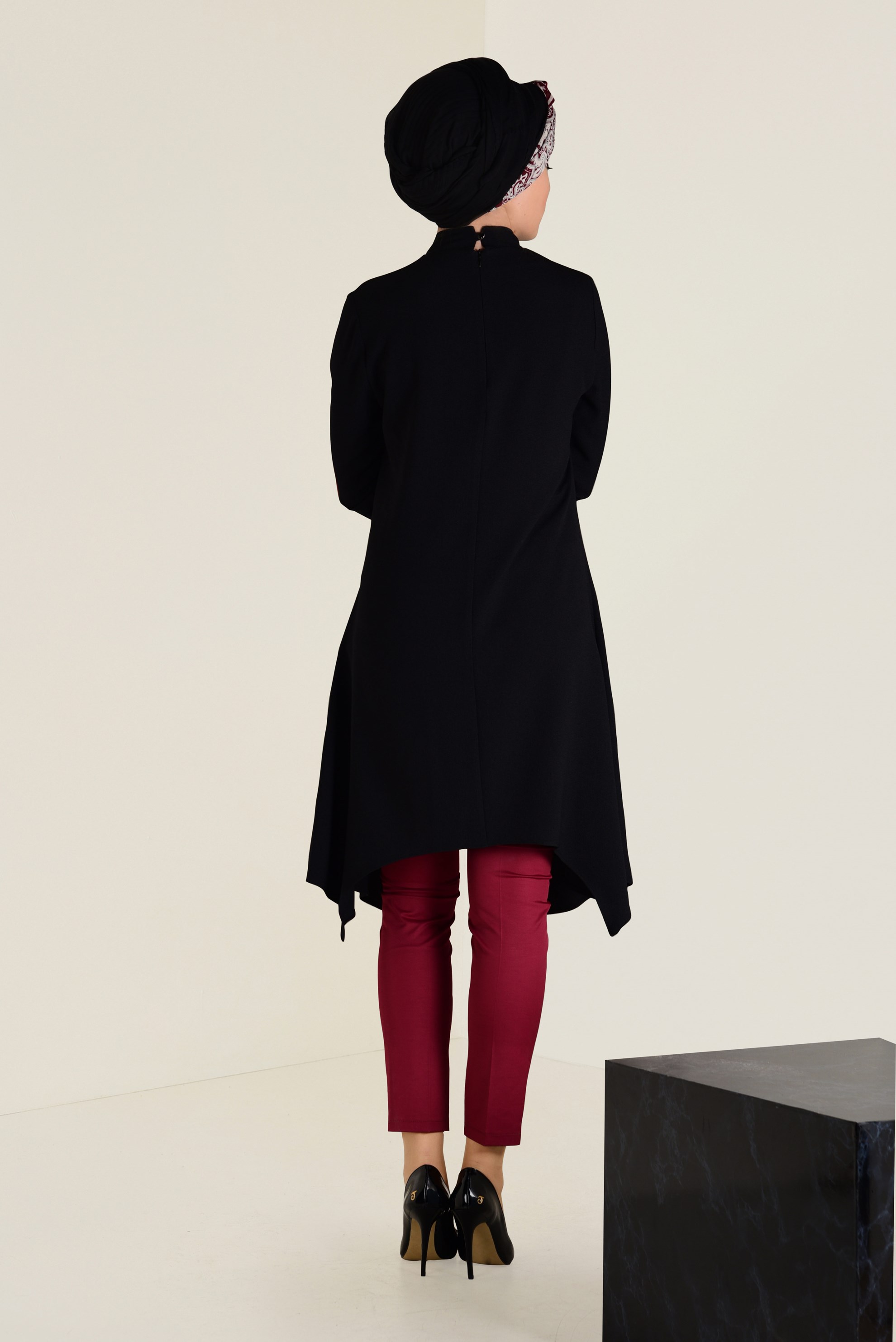 Tesettür giyim SİYAH YAKASI BAĞCIKLI TUNİK 4642