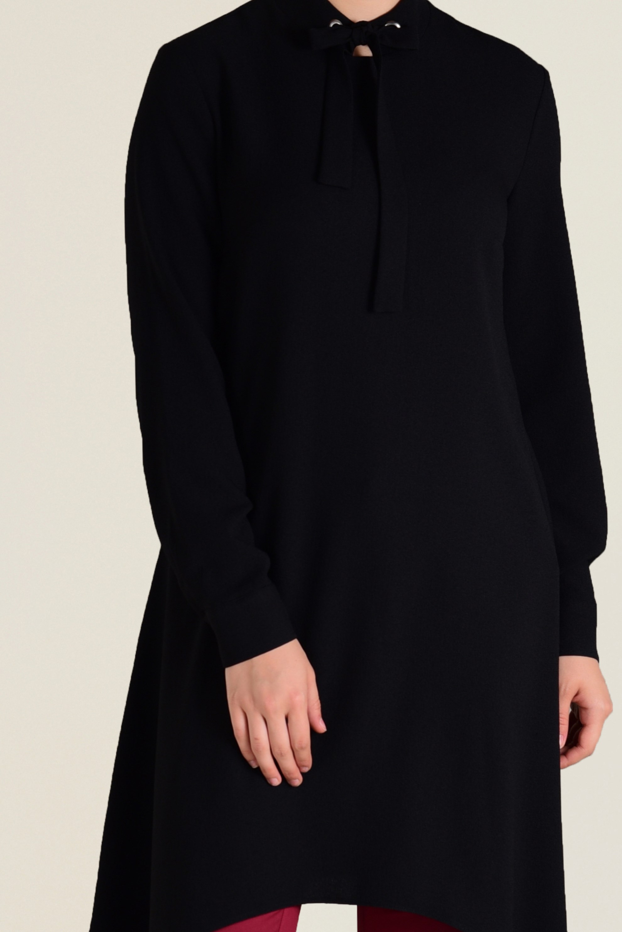 Tesettür giyim SİYAH YAKASI BAĞCIKLI TUNİK 4642