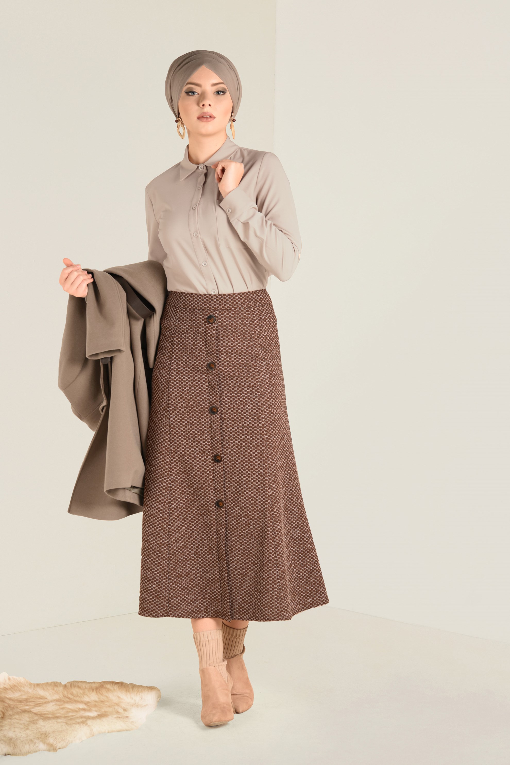 Tesettür giyim EKRU DÜĞMELİ TUNİK 4644