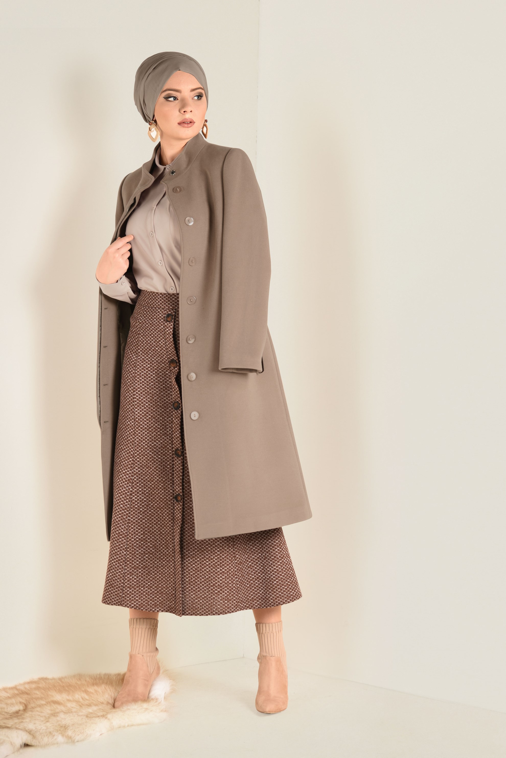 Tesettür giyim EKRU DÜĞMELİ TUNİK 4644