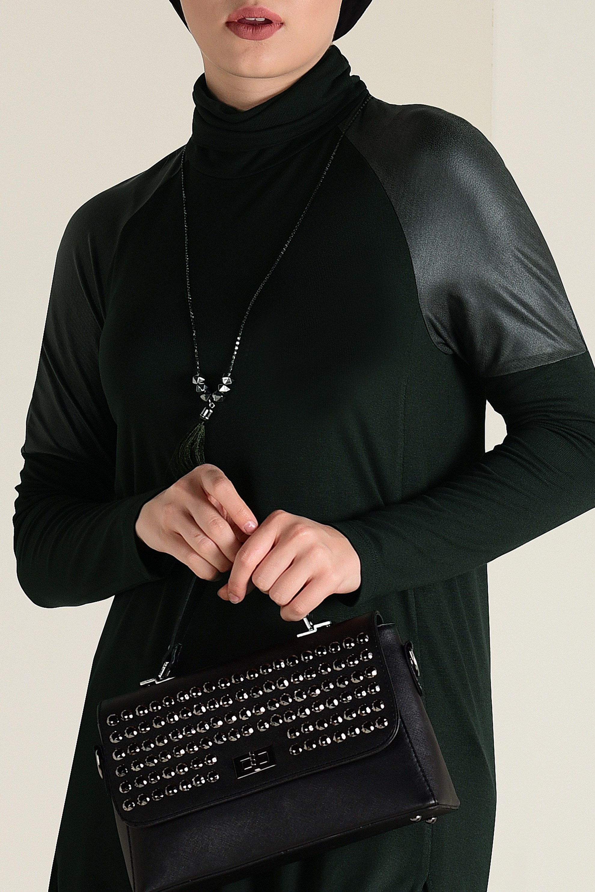 Tesettür giyim HAKİ OMUZLARI SUNİ DERİ DETAYLI BALIKÇI YAKA TUNİK 4646 