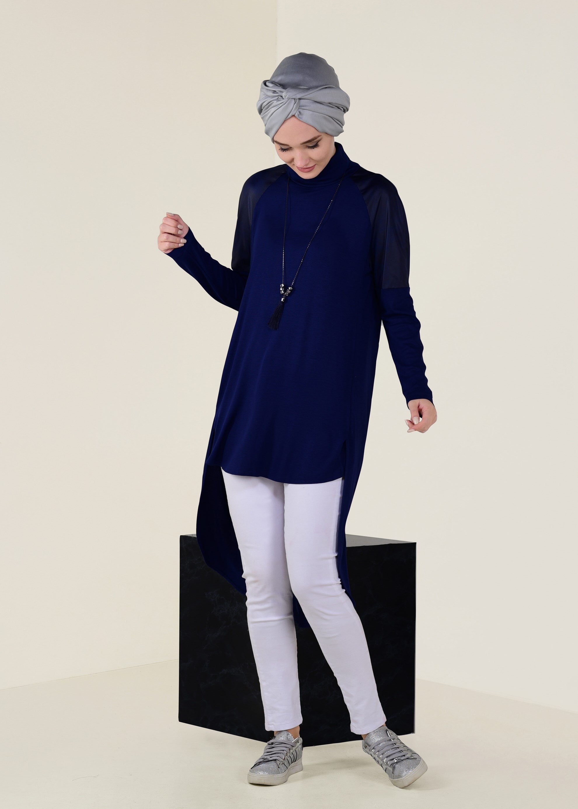 Tesettür giyim LACİVERT OMUZLARI SUNİ DERİ DETAYLI BALIKÇI YAKA TUNİK 4646 