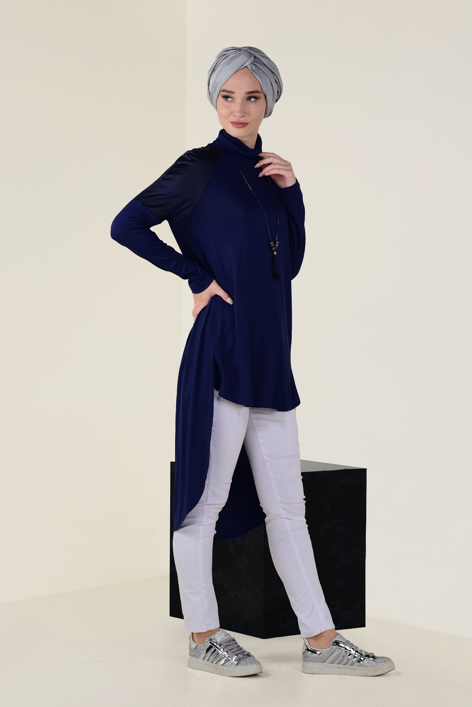 Tesettür giyim LACİVERT OMUZLARI SUNİ DERİ DETAYLI BALIKÇI YAKA TUNİK 4646 