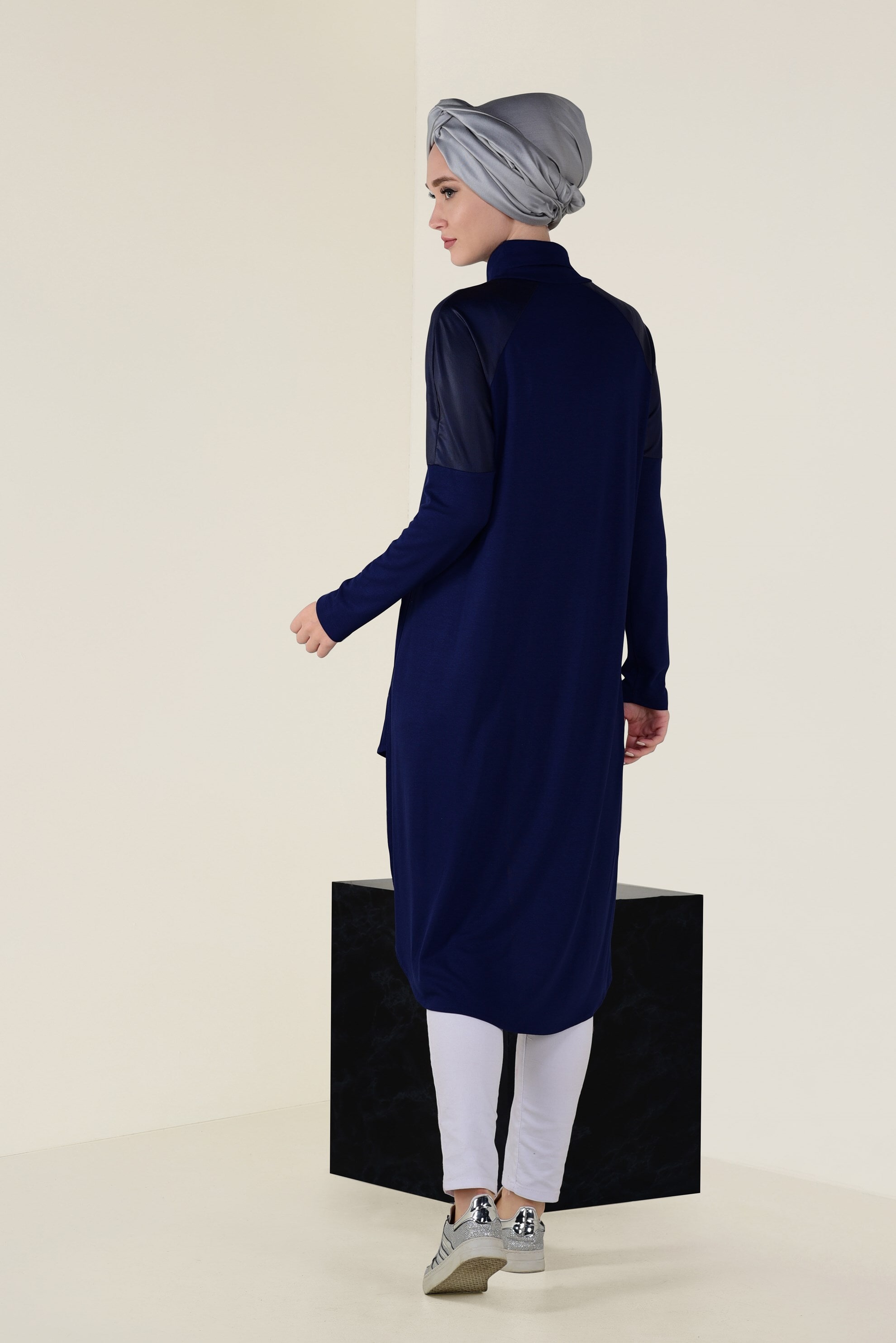 Tesettür giyim LACİVERT OMUZLARI SUNİ DERİ DETAYLI BALIKÇI YAKA TUNİK 4646 