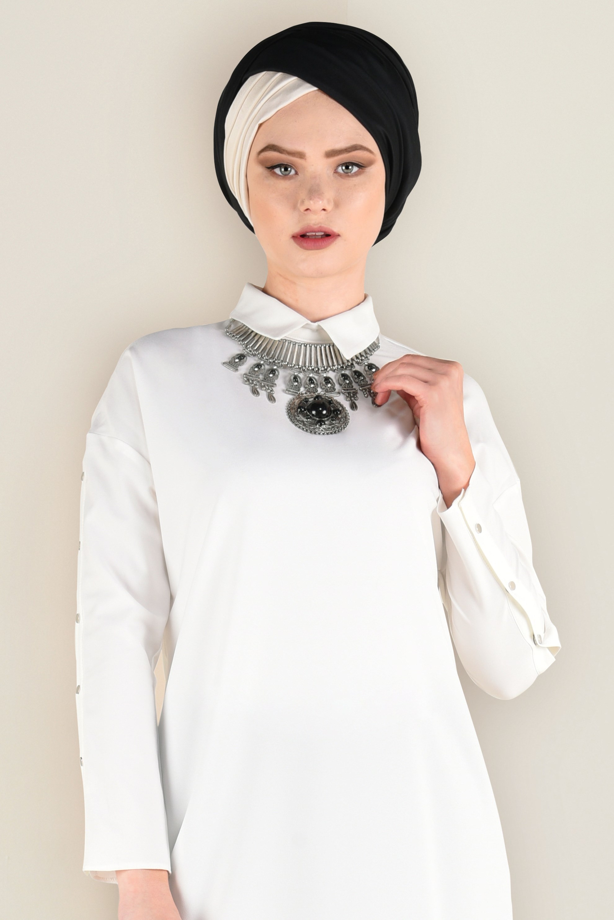 Tesettür giyim BEYAZ KOLLARI ÇITÇITLI TUNİK 4661