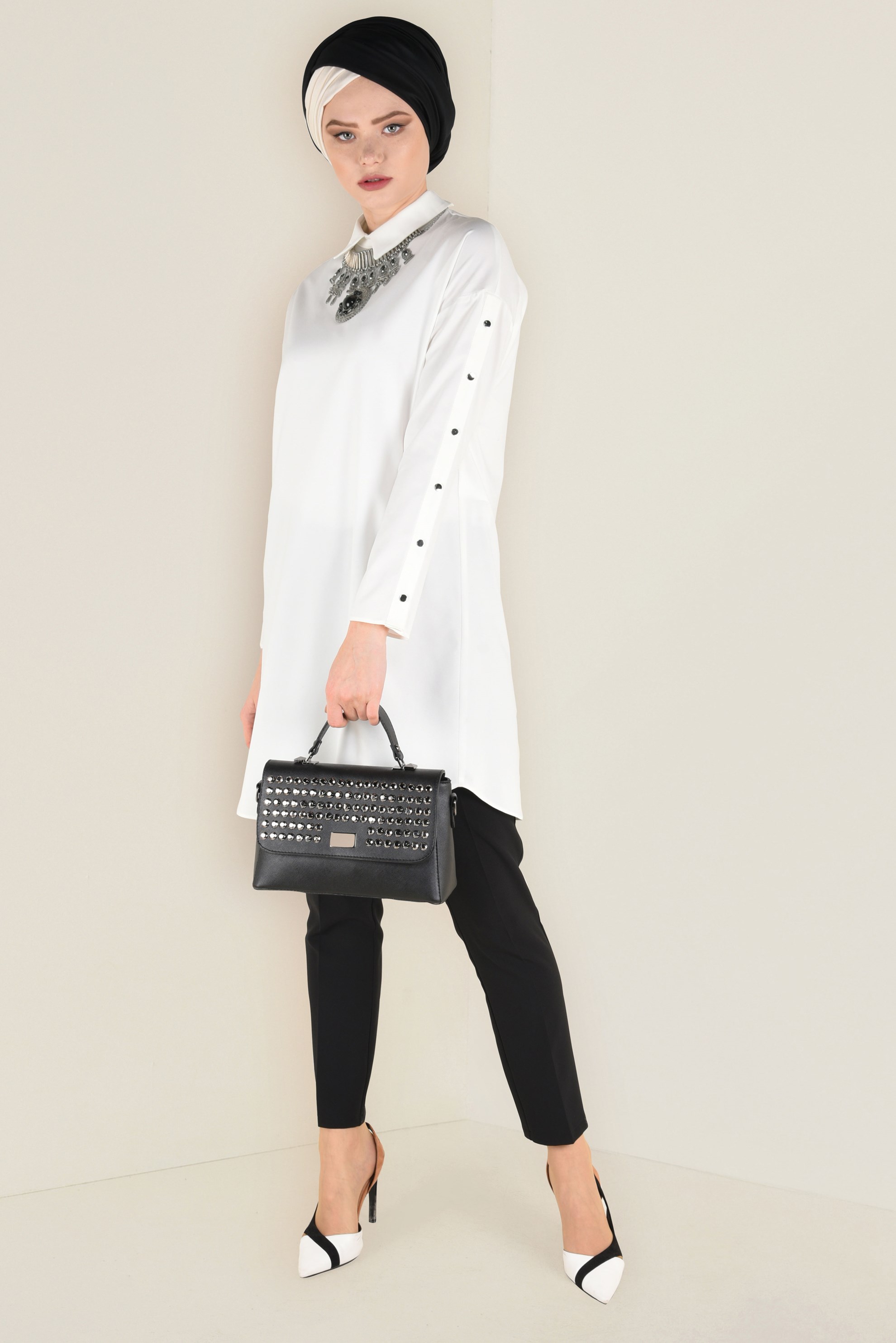 Tesettür giyim BEYAZ KOLLARI ÇITÇITLI TUNİK 4661