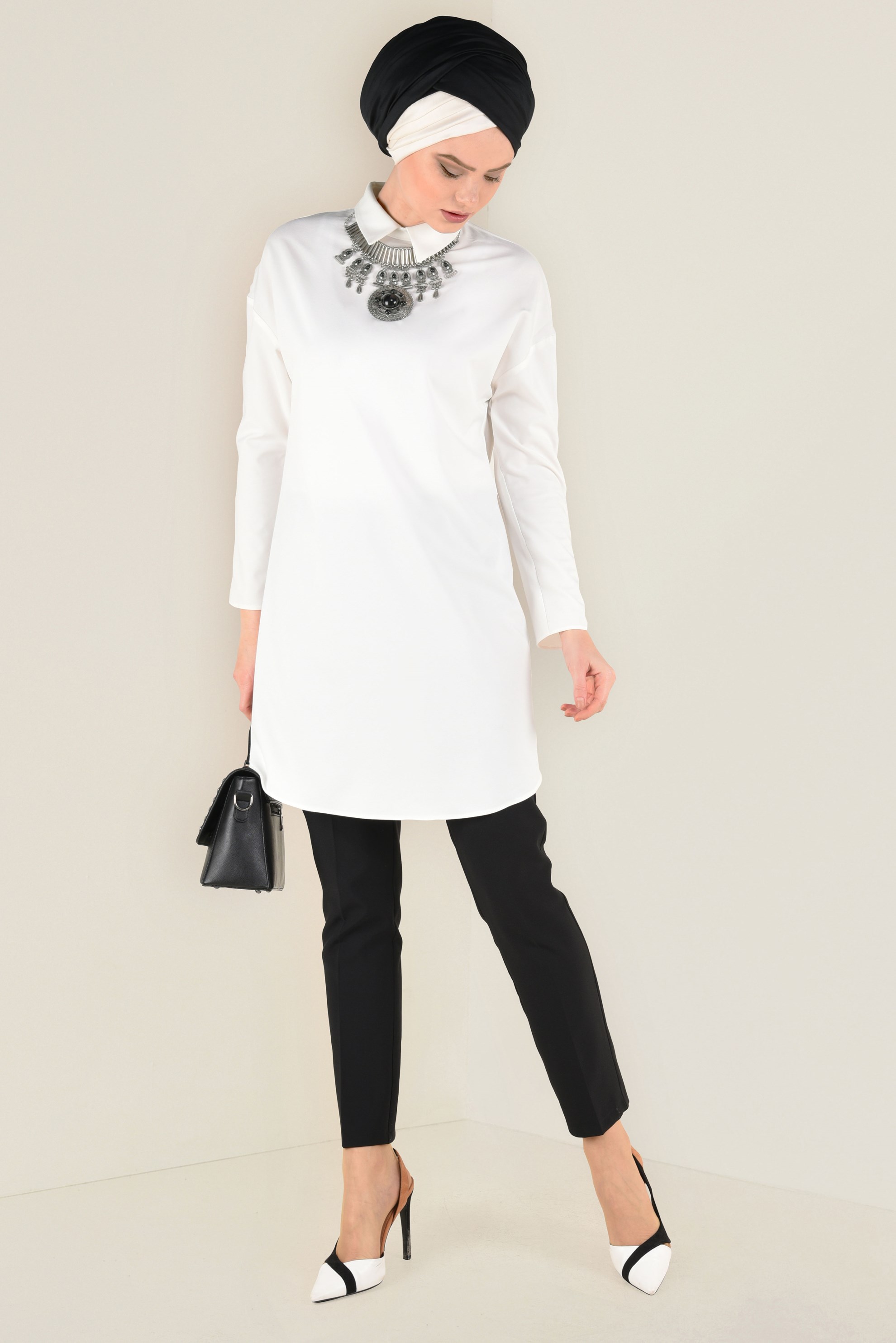 Tesettür giyim BEYAZ KOLLARI ÇITÇITLI TUNİK 4661