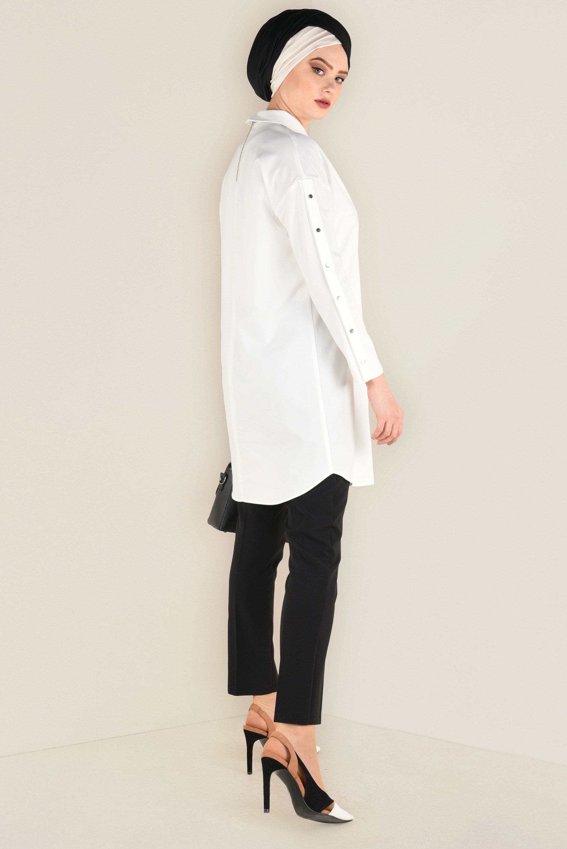 Tesettür giyim BEYAZ KOLLARI ÇITÇITLI TUNİK 4661