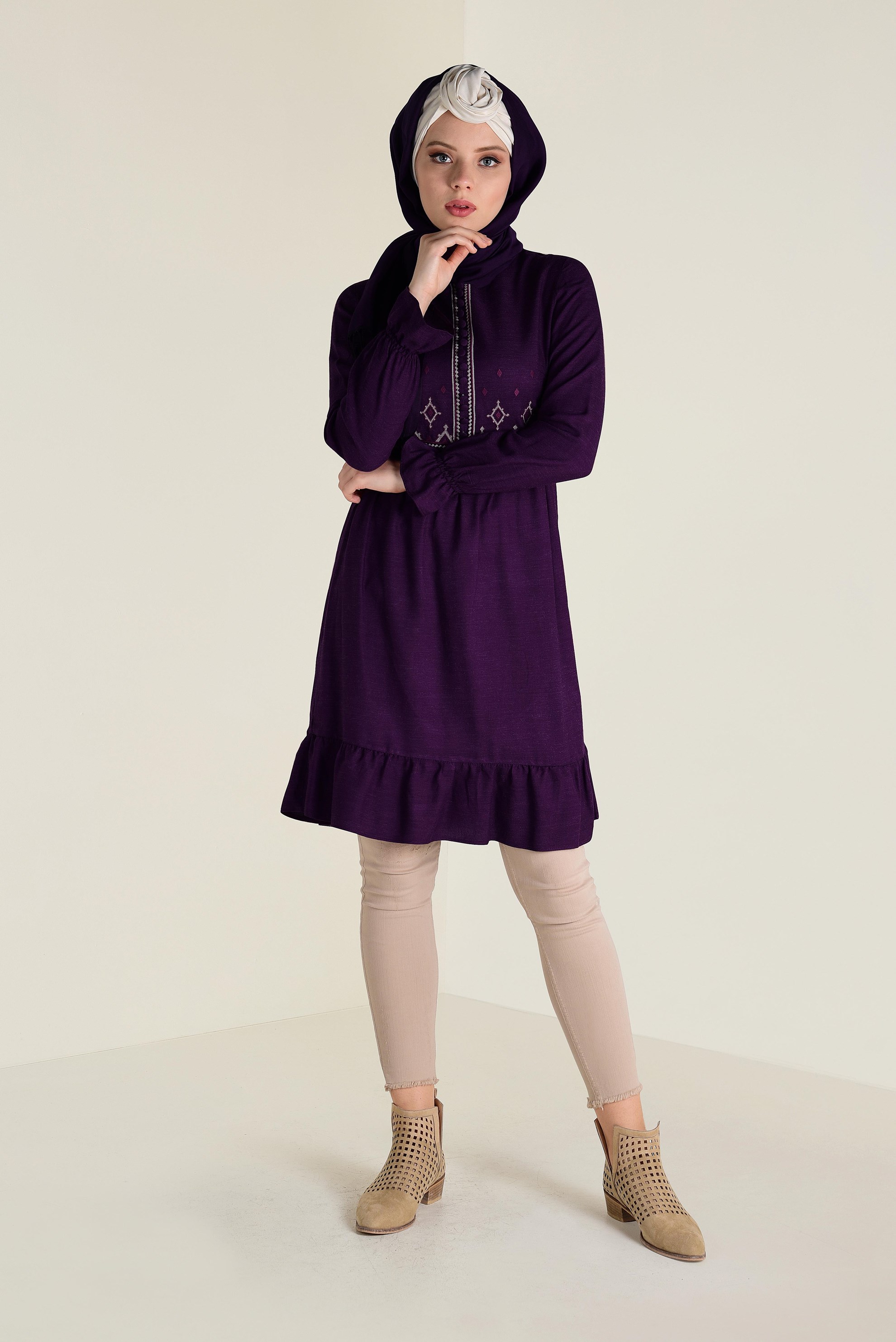 Tesettür giyim MOR NAKIŞ İŞLEMELİ DÜĞMELİ TUNİK 4665 