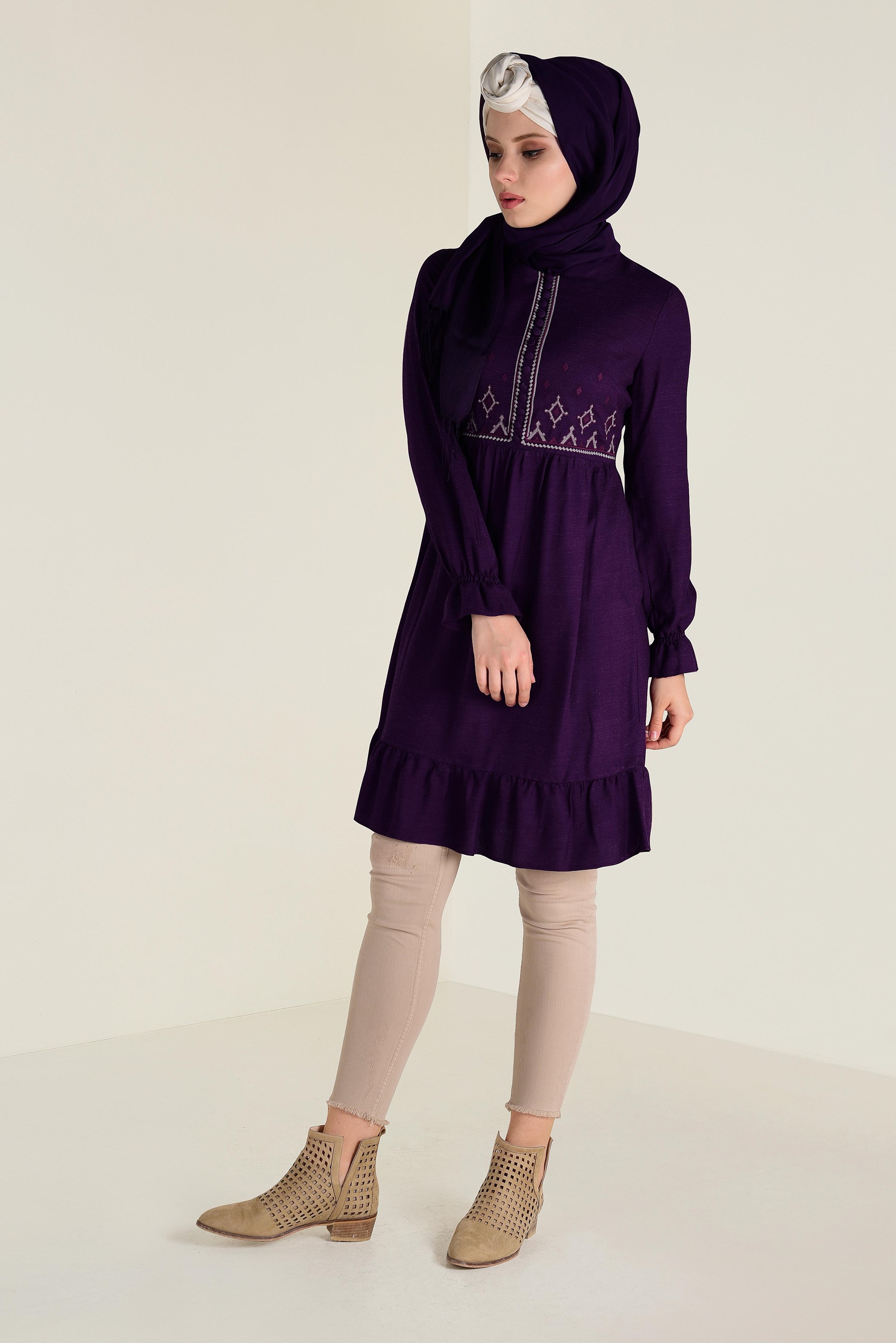 Tesettür giyim MOR NAKIŞ İŞLEMELİ DÜĞMELİ TUNİK 4665 