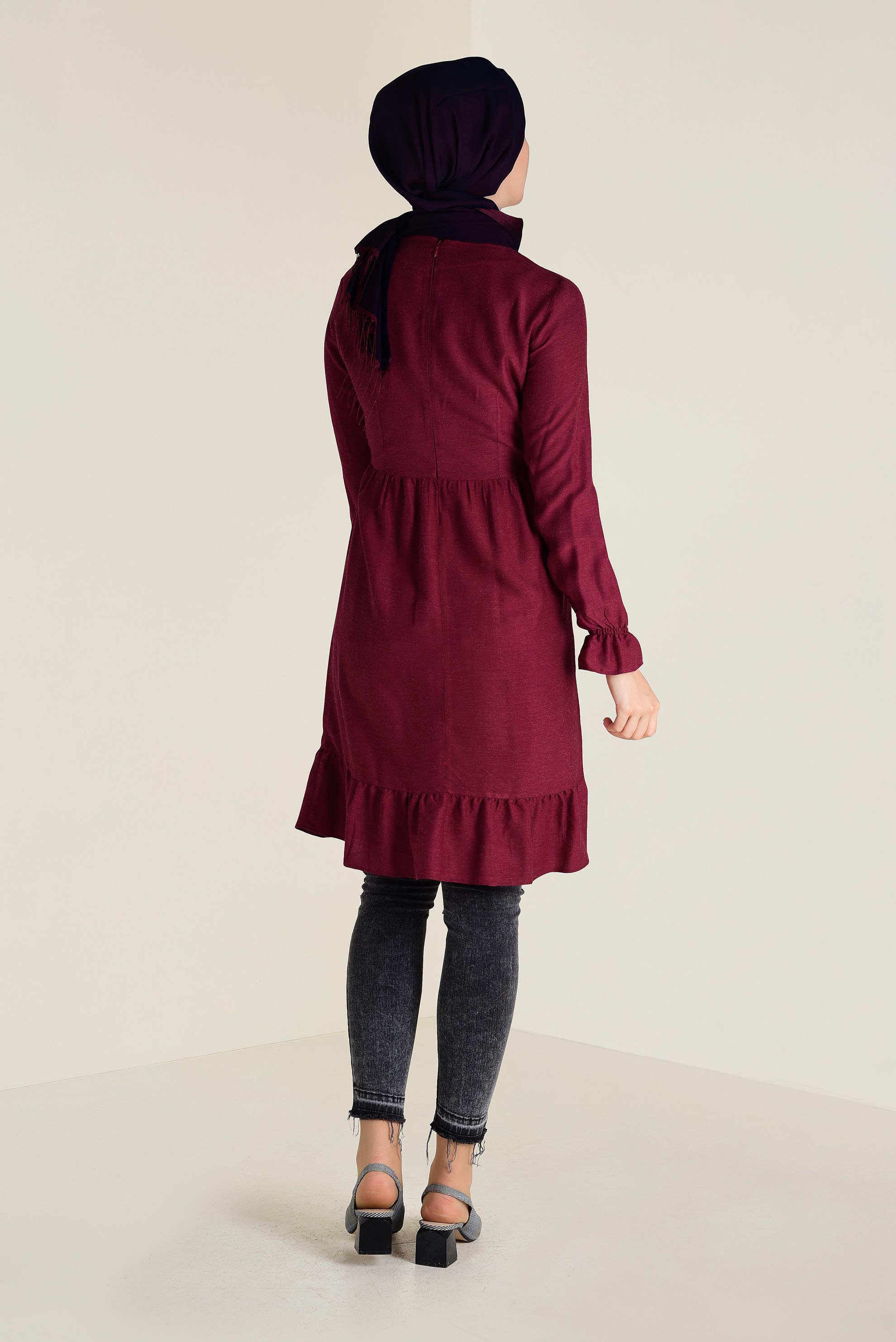 Tesettür giyim KIRMIZI NAKIŞ İŞLEMELİ DÜĞMELİ TUNİK 4665 